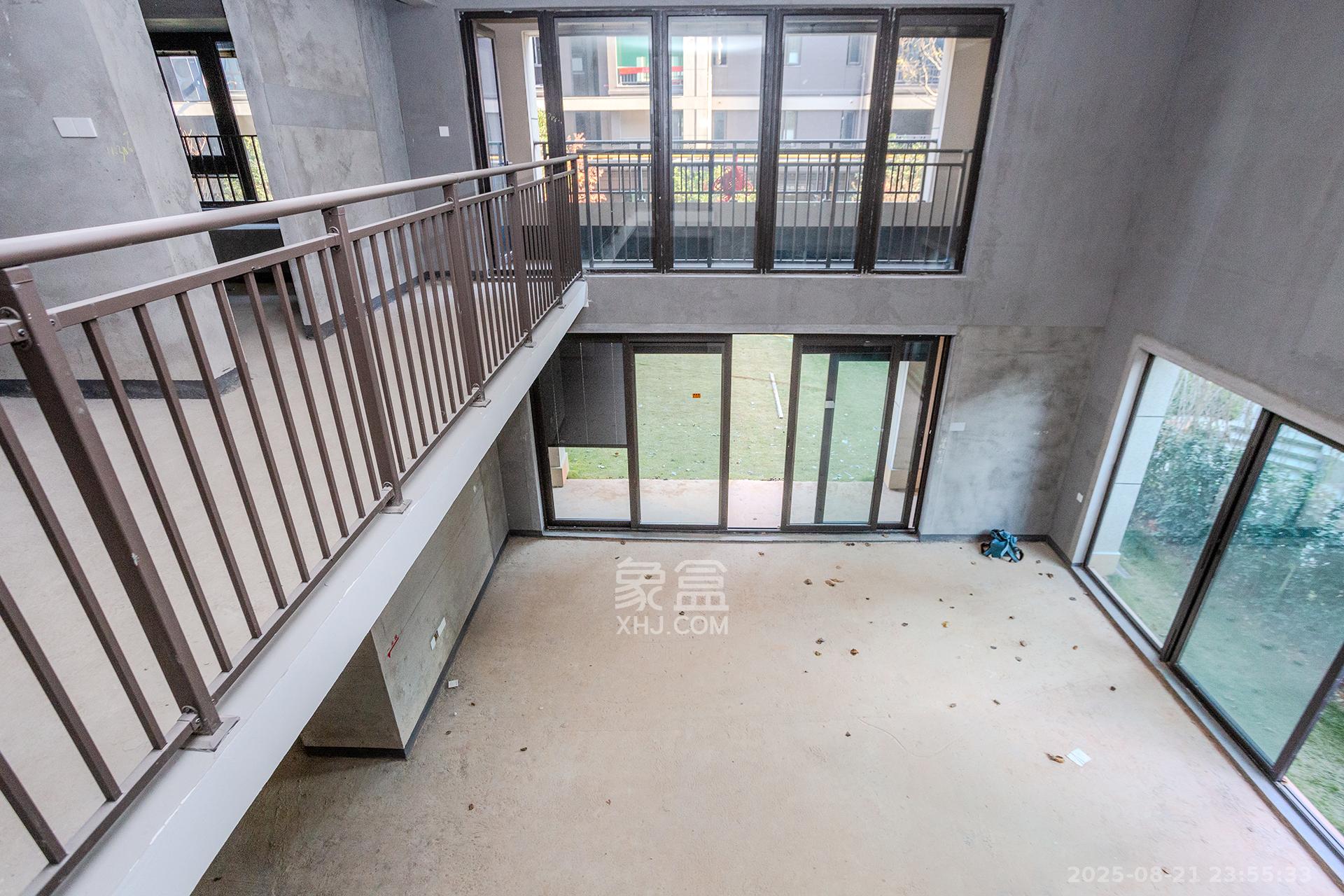 时代建发和著  6室2厅4卫    600.0万 时代建发和著  6室2厅4卫    600.0万客厅