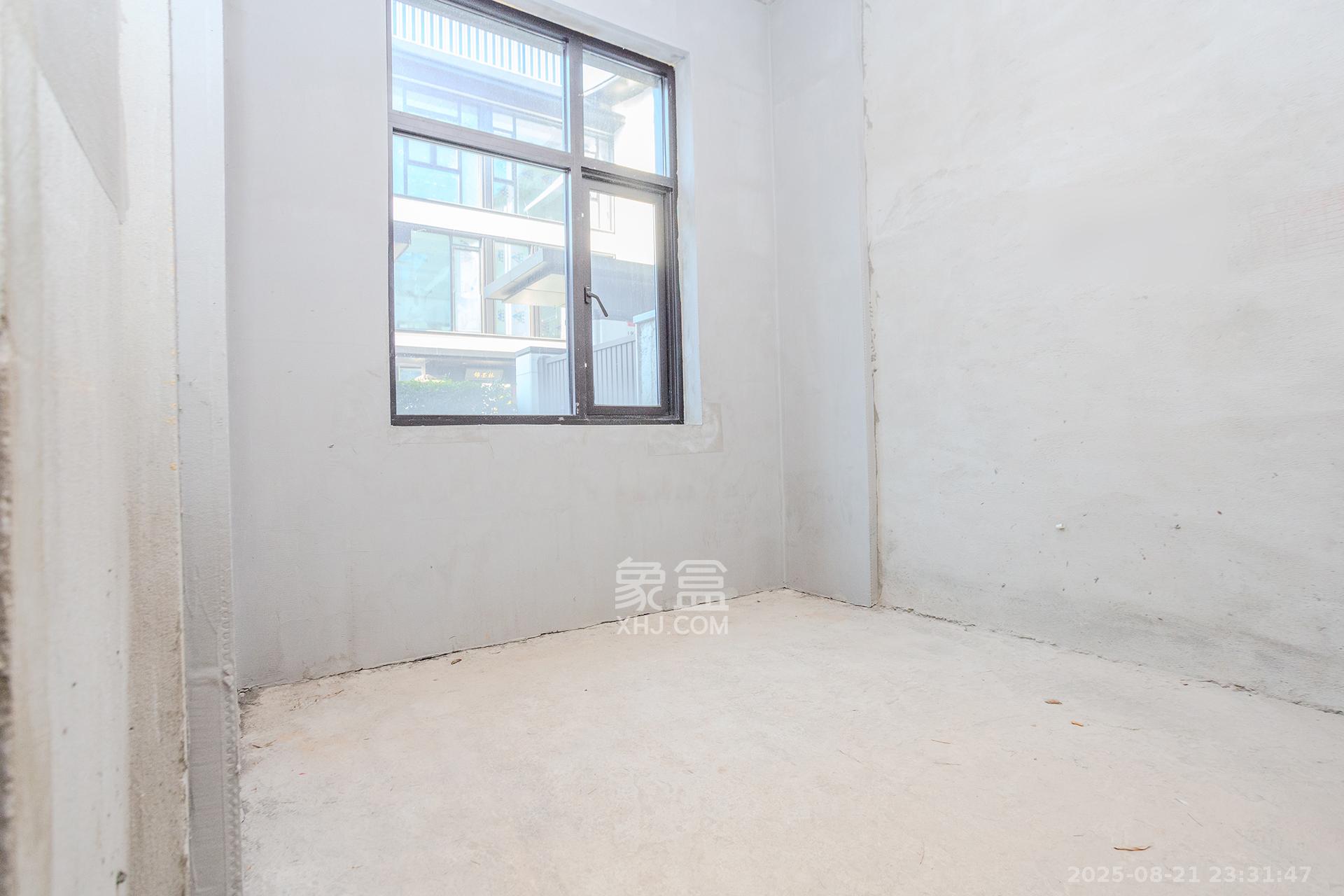 长房润和湘江玥 6室2厅4卫 700.0万 长房润和湘江玥 6室2厅4卫 700.0万卧室