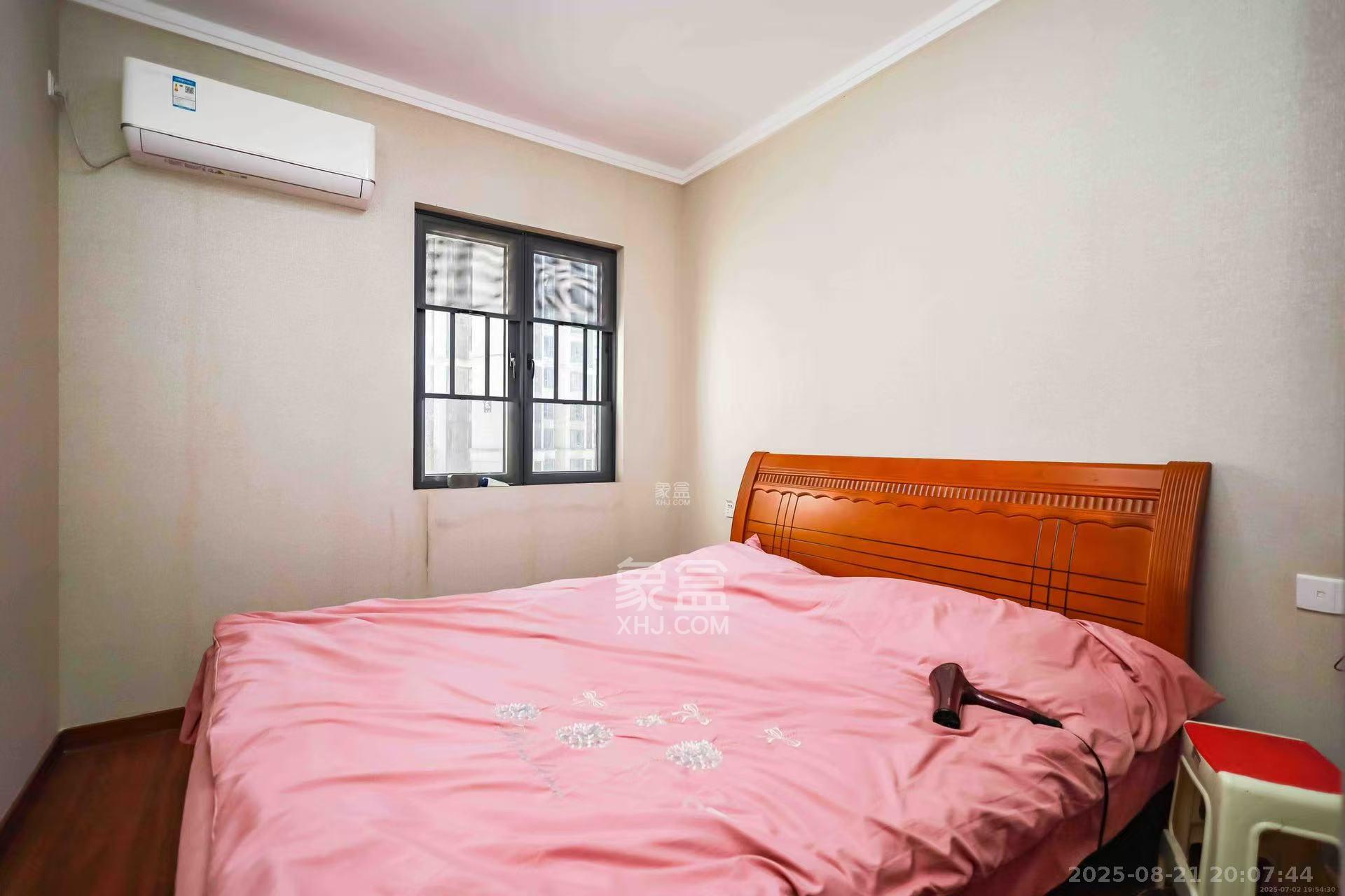 荣泰广场 3室2厅2卫 2800.0元/月 荣泰广场 3室2厅2卫 2800.0元/月室内图