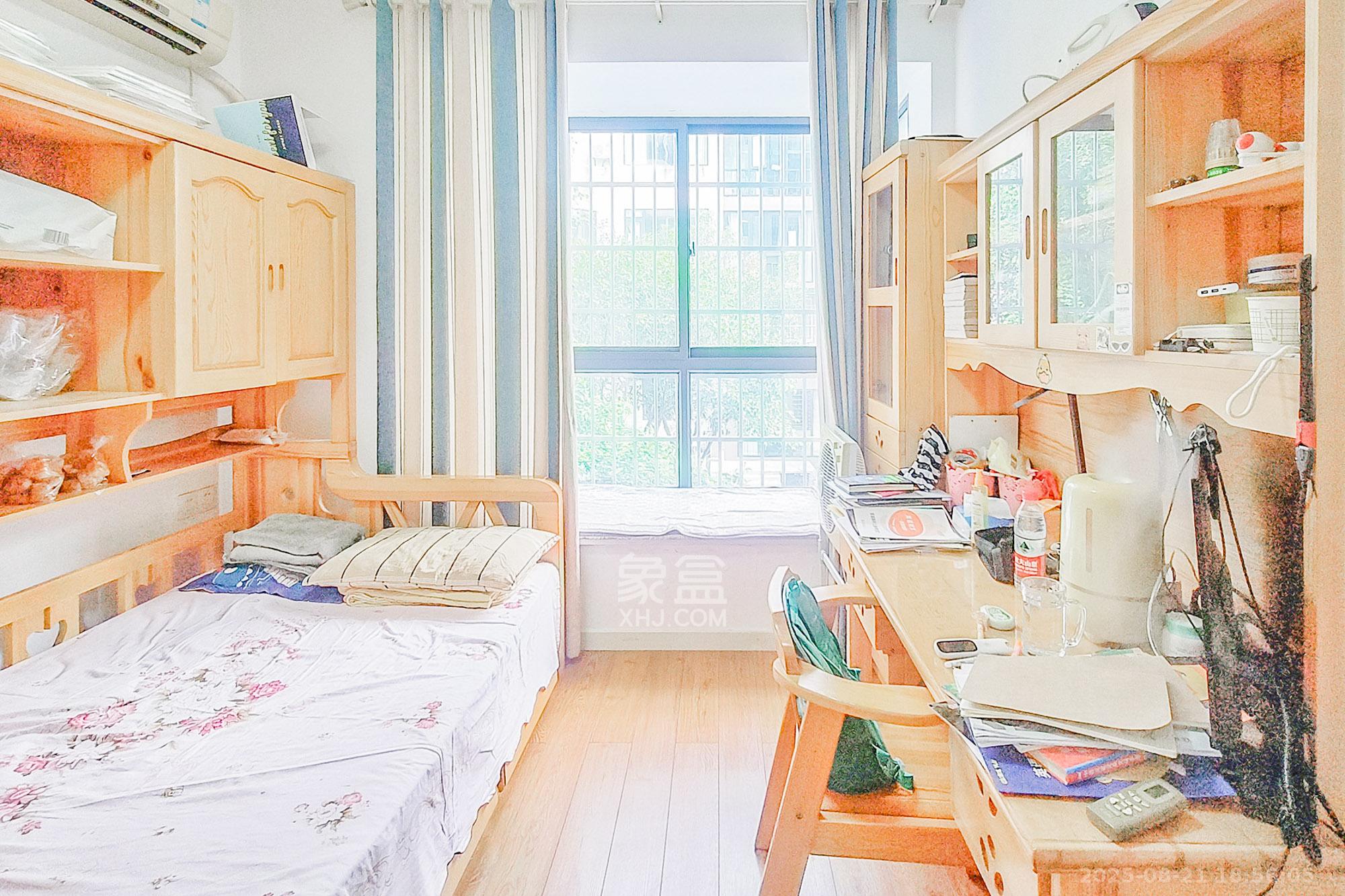 八方小区D区 4室2厅1卫 485.0万 八方小区D区 4室2厅1卫 485.0万卧室