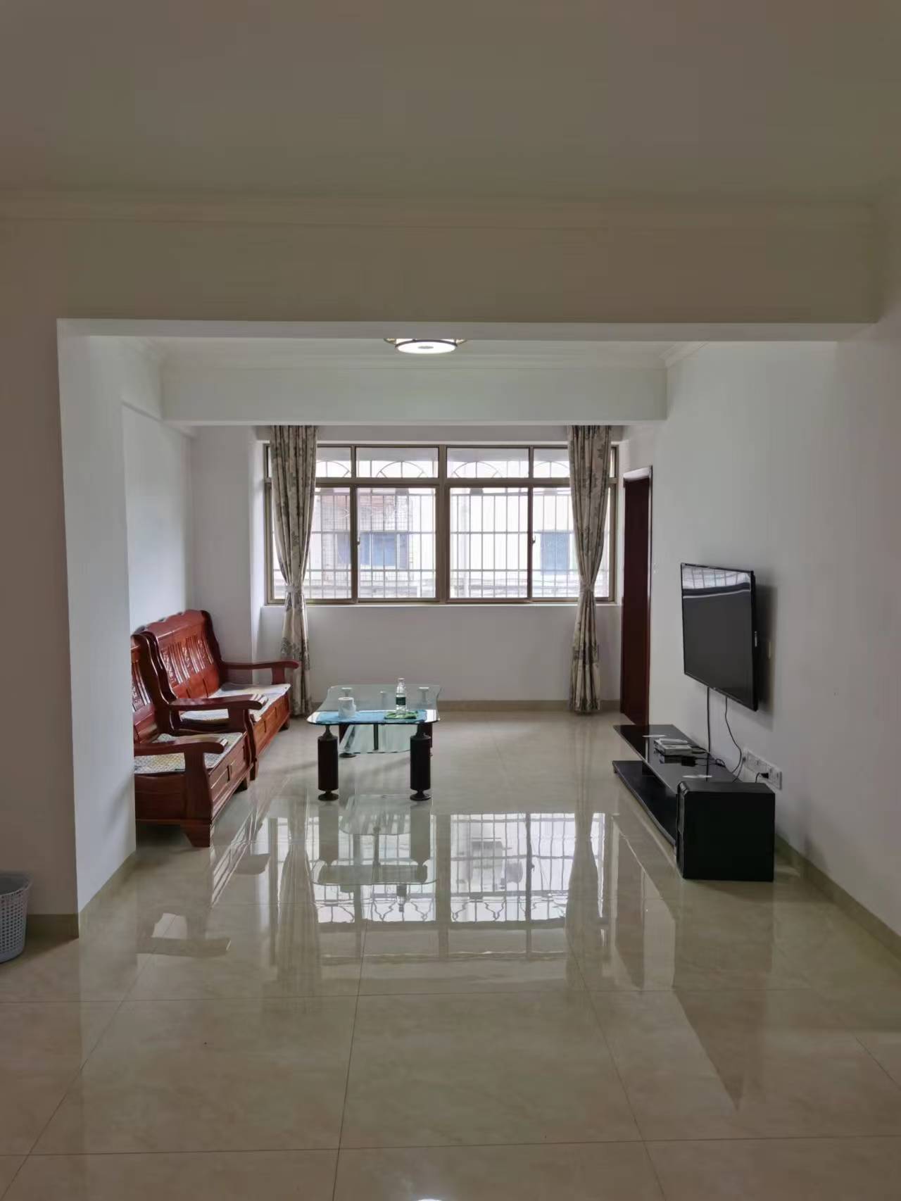 康业花园  3室2厅1卫    2600.0元/月室内图1