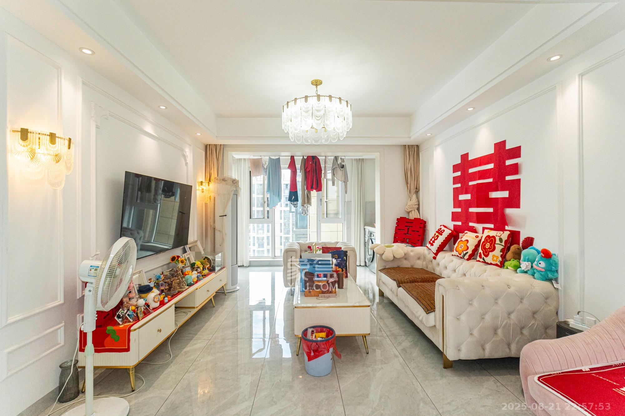 财汇新天地(财汇商务广场) 4室2厅2卫 90.8万 财汇新天地(财汇商务广场) 4室2厅2卫 90.8万客厅