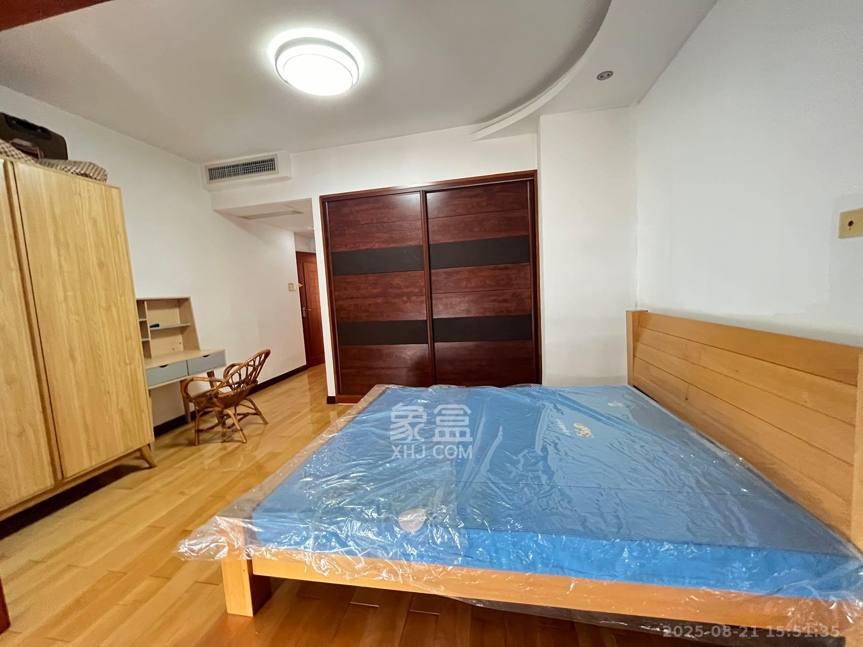 阳光100一期、四五期  4室2厅1卫    5000.0元/月 阳光100一期、四五期  4室2厅1卫    5000.0元/月室内图