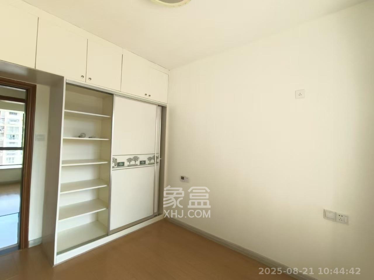 幸福庄园 4室2厅2卫 2200.0元/月 幸福庄园 4室2厅2卫 2200.0元/月室内图