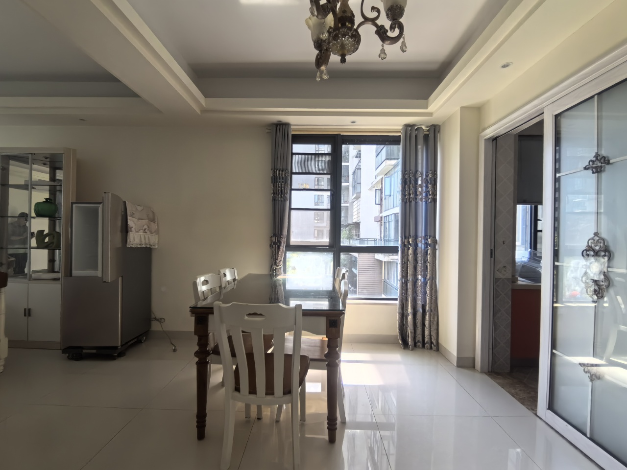 泰达天海国际  2室1厅1卫    3000.0元/月 泰达天海国际  2室1厅1卫    3000.0元/月室内图