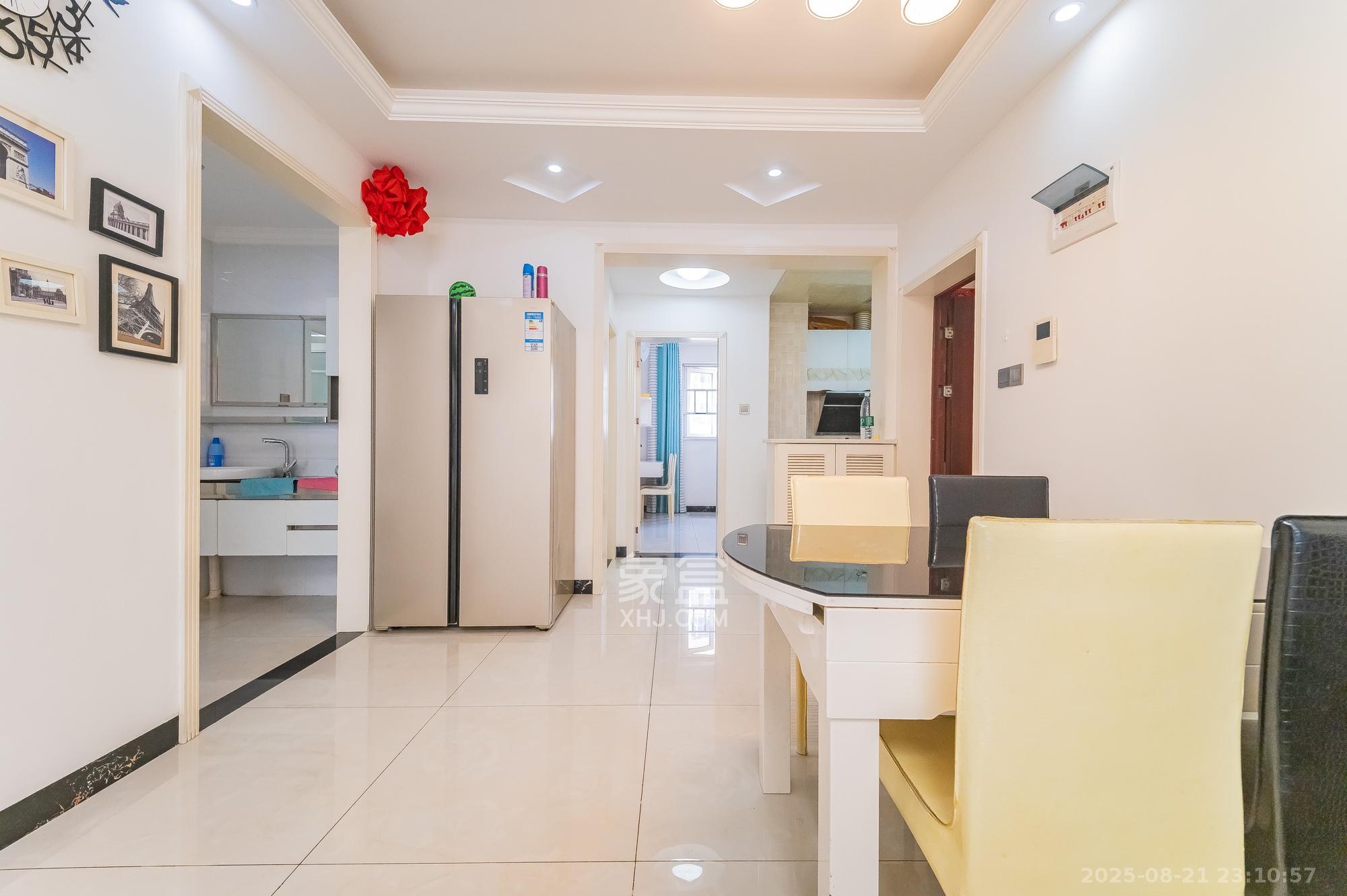 MOMA当代广场  3室2厅1卫    61.8万 MOMA当代广场  3室2厅1卫    61.8万客厅