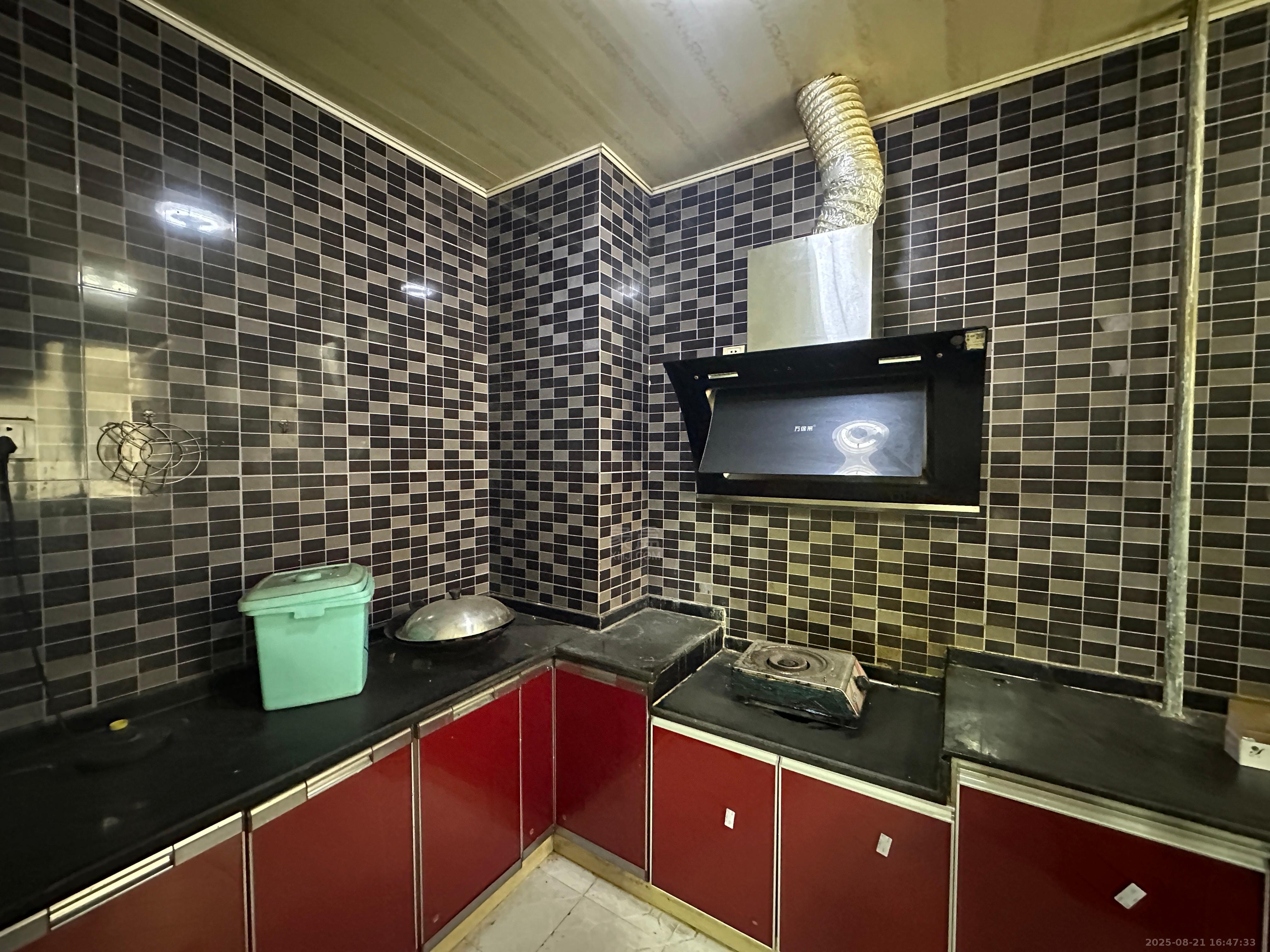 利江花园 4室2厅2卫 1600.0元/月 利江花园 4室2厅2卫 1600.0元/月室内图