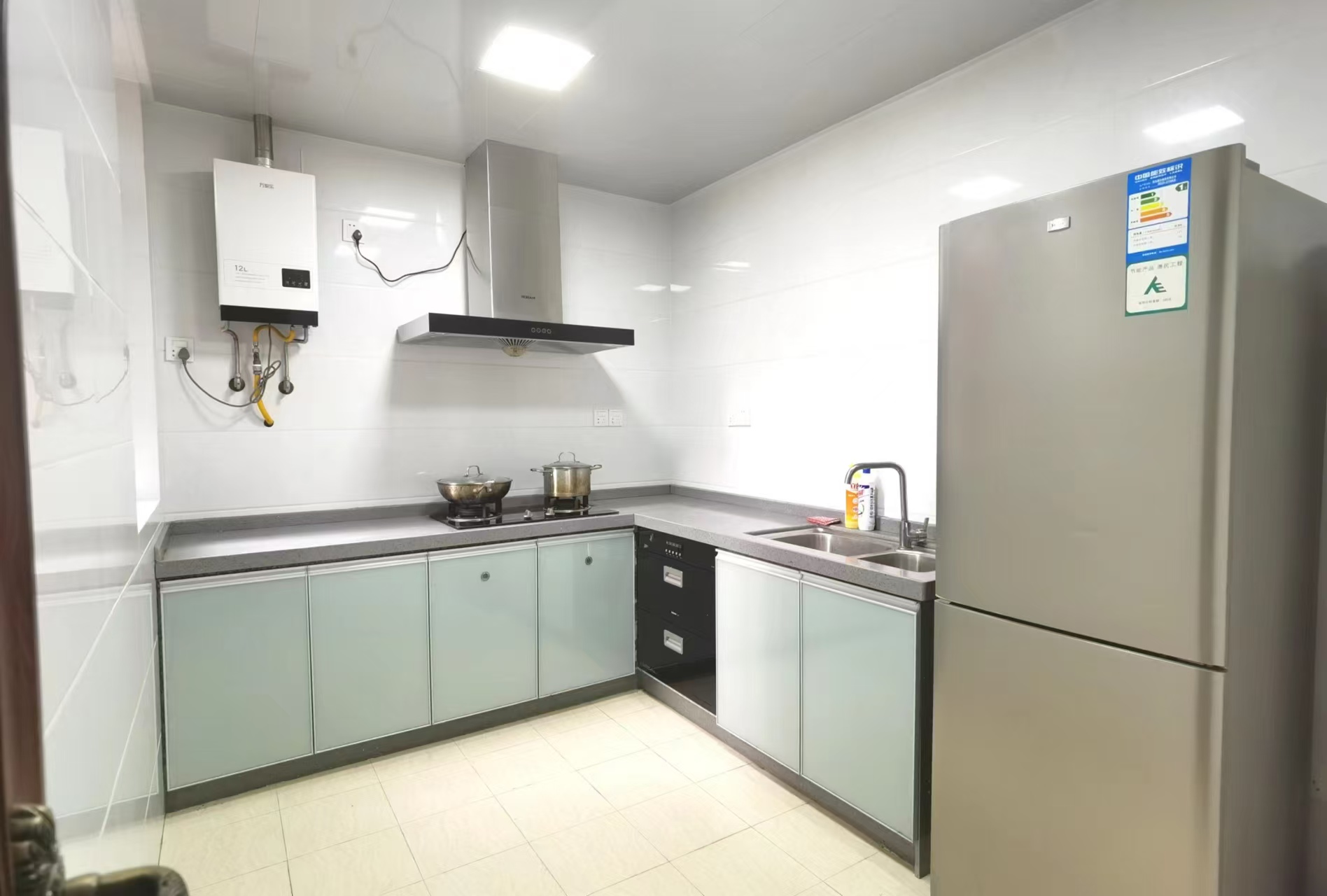 康业花园  3室2厅1卫    2600.0元/月室内图