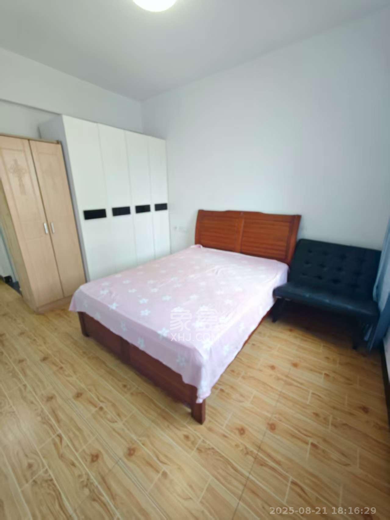 绿地海外滩一期  3室2厅1卫    1900.0元/月 绿地海外滩一期  3室2厅1卫    1900.0元/月室内图