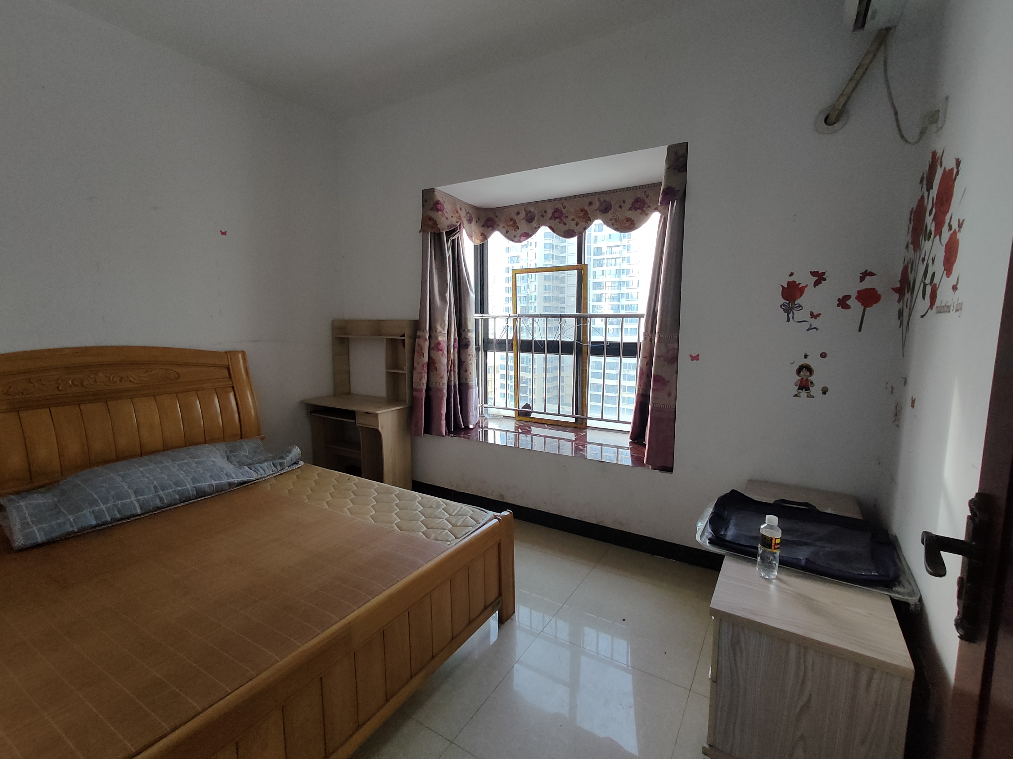 海糖小区一二期 3室2厅1卫 2000.0元/月 海糖小区一二期 3室2厅1卫 2000.0元/月室内图