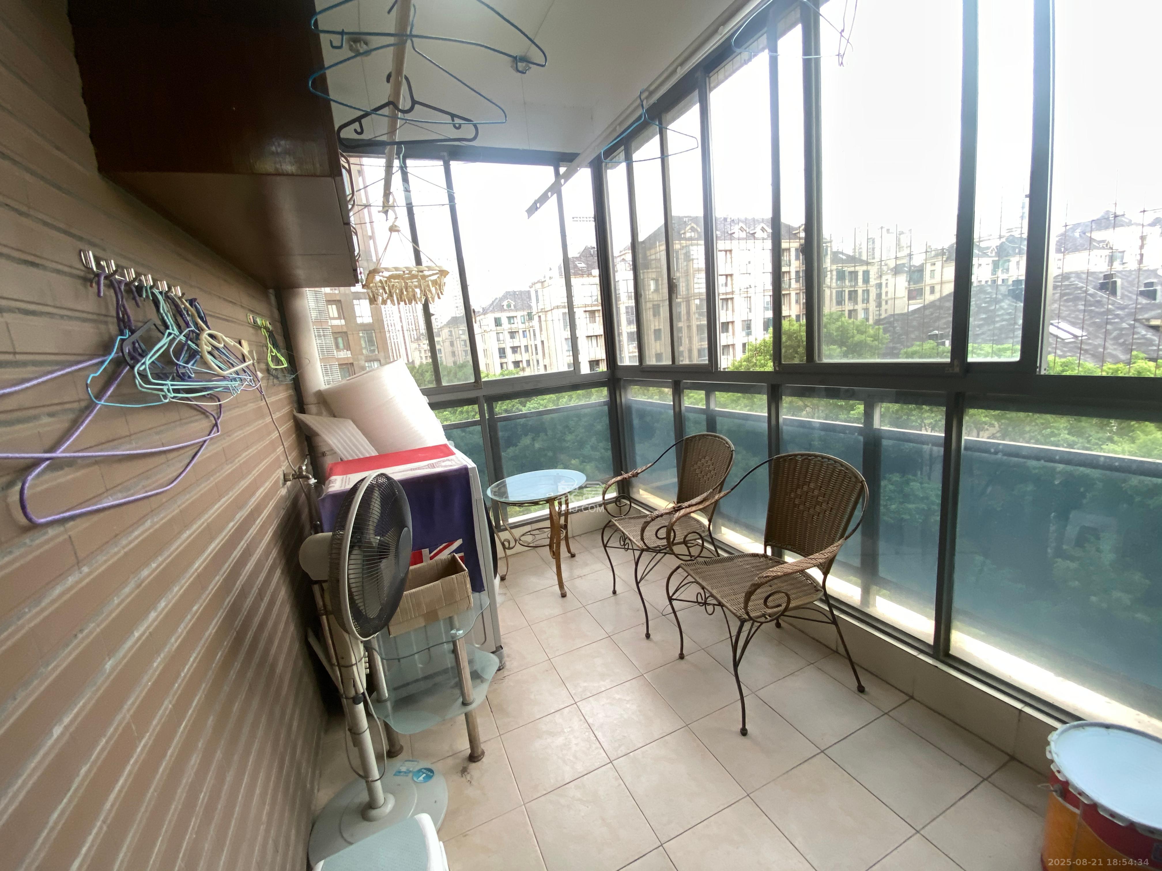 仁和香堤雅境 3室2厅2卫 2800.0元/月 仁和香堤雅境 3室2厅2卫 2800.0元/月室内图