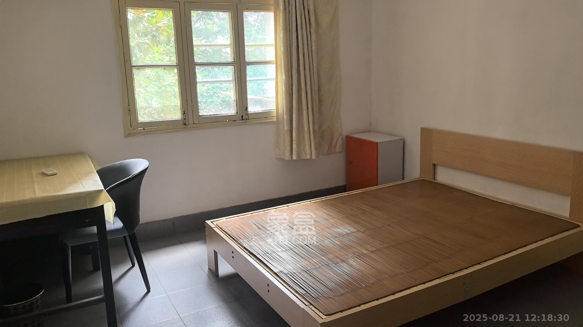 省木材公司宿舍(原欧园木材厂宿舍) 2室1厅1卫 1500.0元/月 省木材公司宿舍(原欧园木材厂宿舍) 2室1厅1卫 1500.0元/月室内图