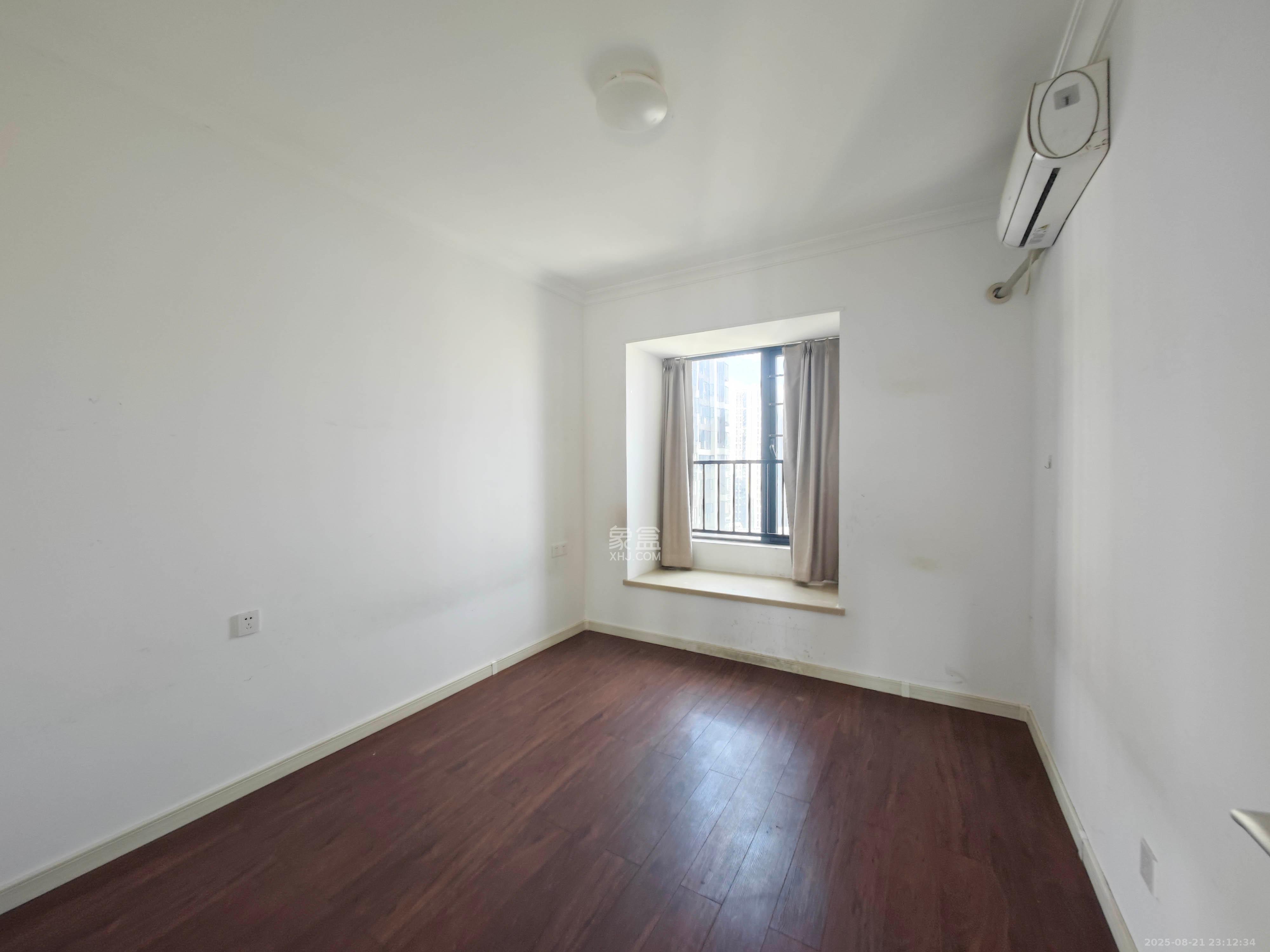 万科魅力之城锋镜里  4室2厅2卫    115.8万 万科魅力之城锋镜里  4室2厅2卫    115.8万卧室