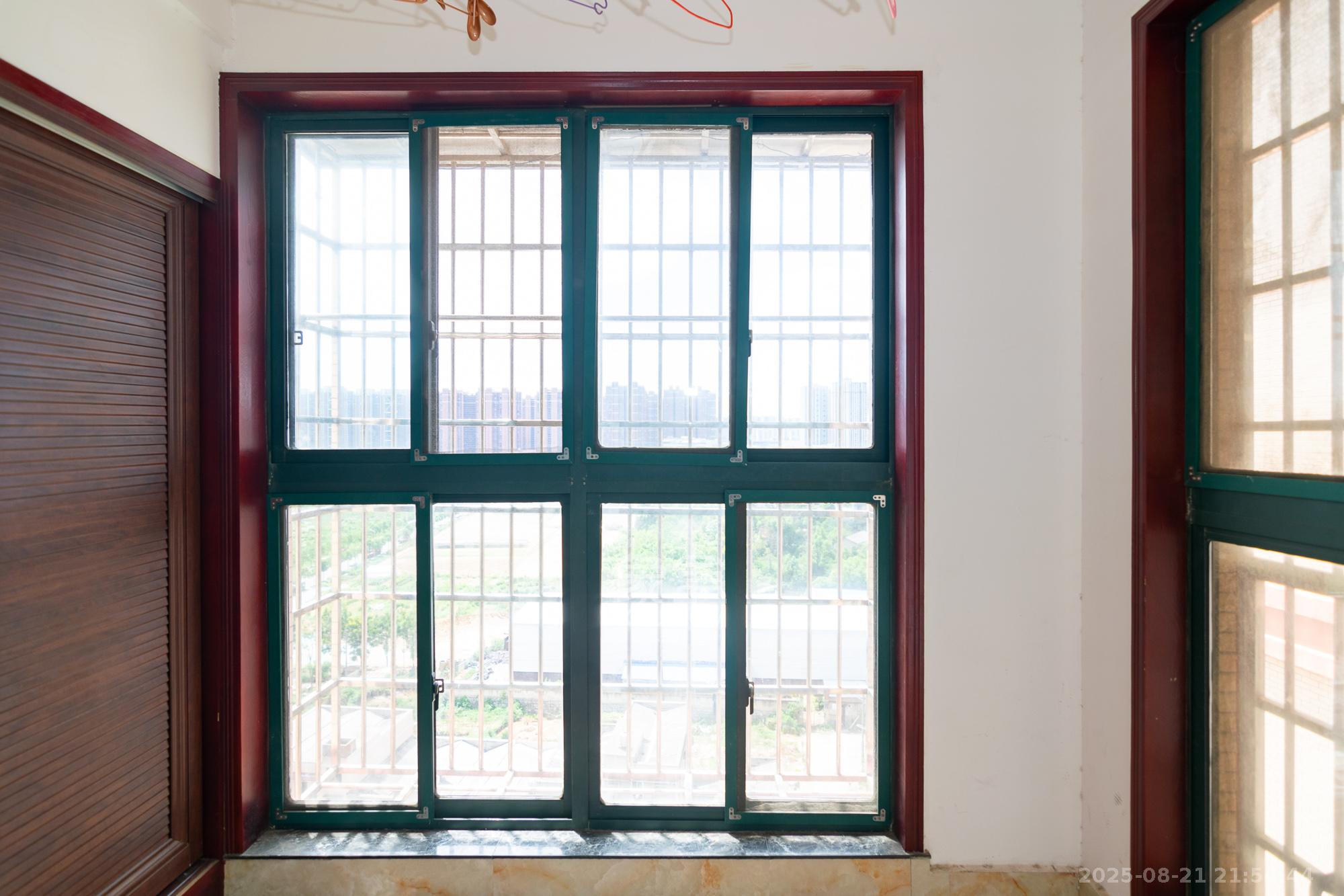 新雅黄金苑  3室2厅2卫    68.0万 新雅黄金苑  3室2厅2卫    68.0万阳台