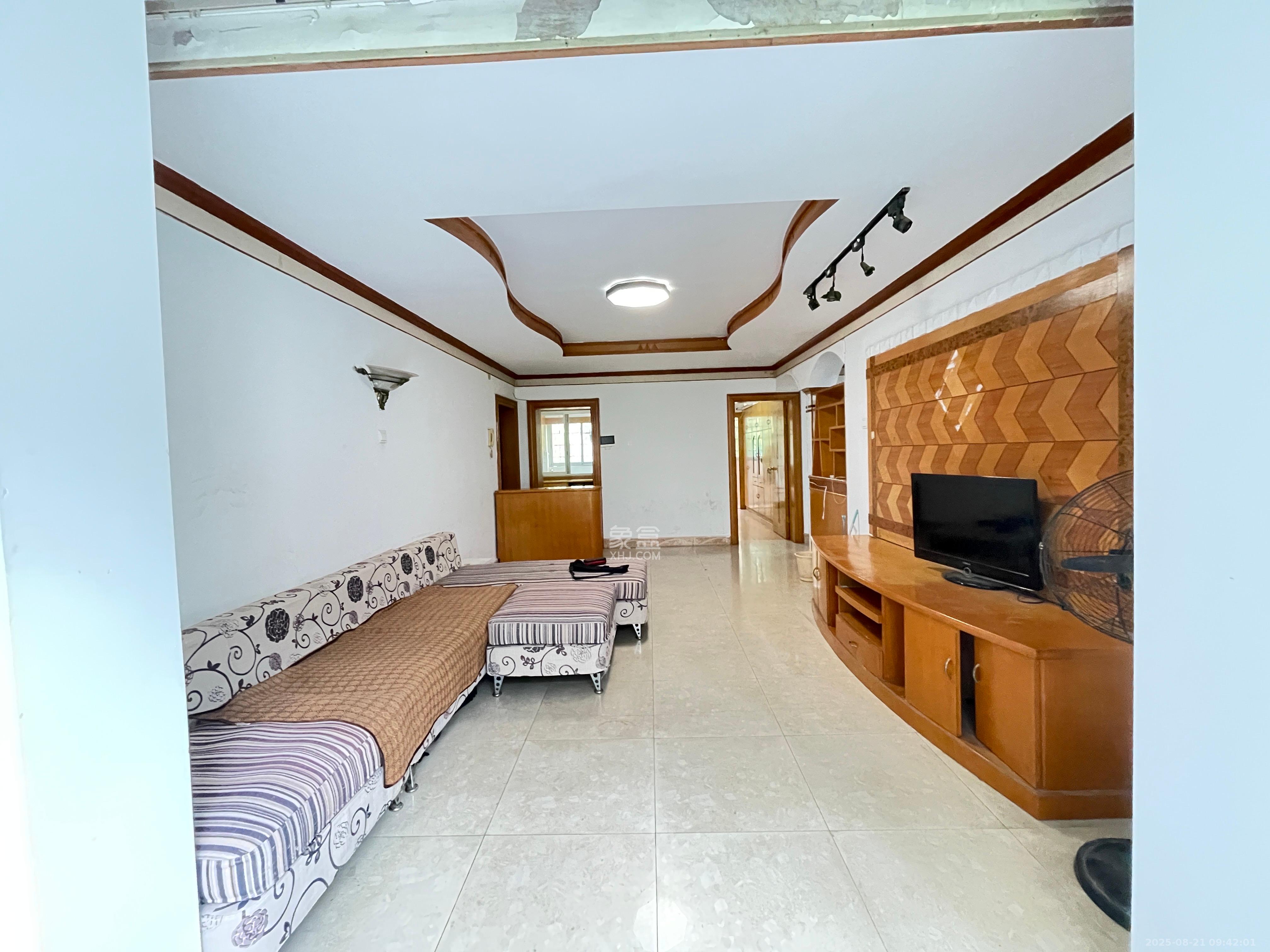 湘卫花苑  3室2厅1卫    2100.0元/月 湘卫花苑  3室2厅1卫    2100.0元/月室内图