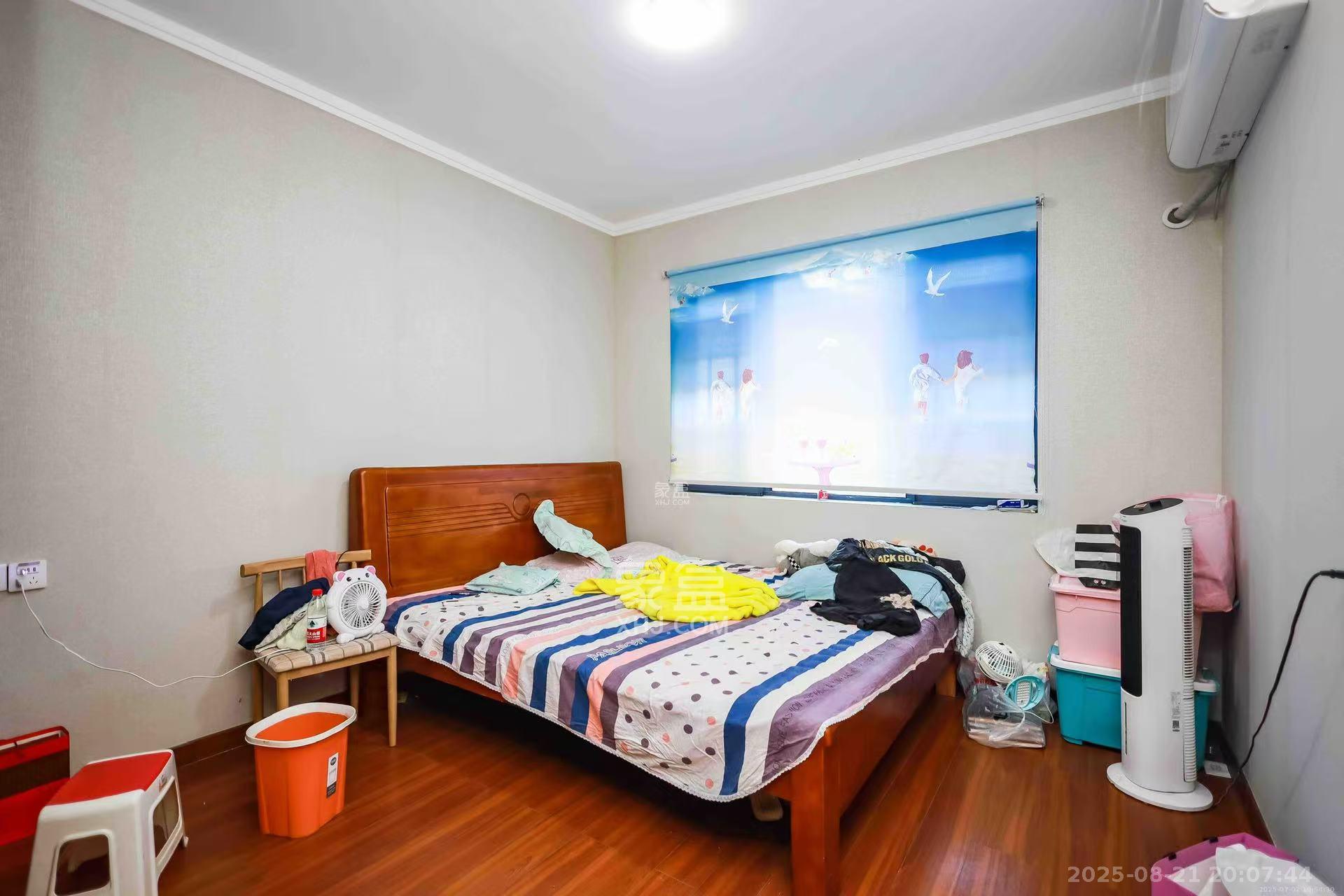 荣泰广场 3室2厅2卫 2800.0元/月 荣泰广场 3室2厅2卫 2800.0元/月室内图