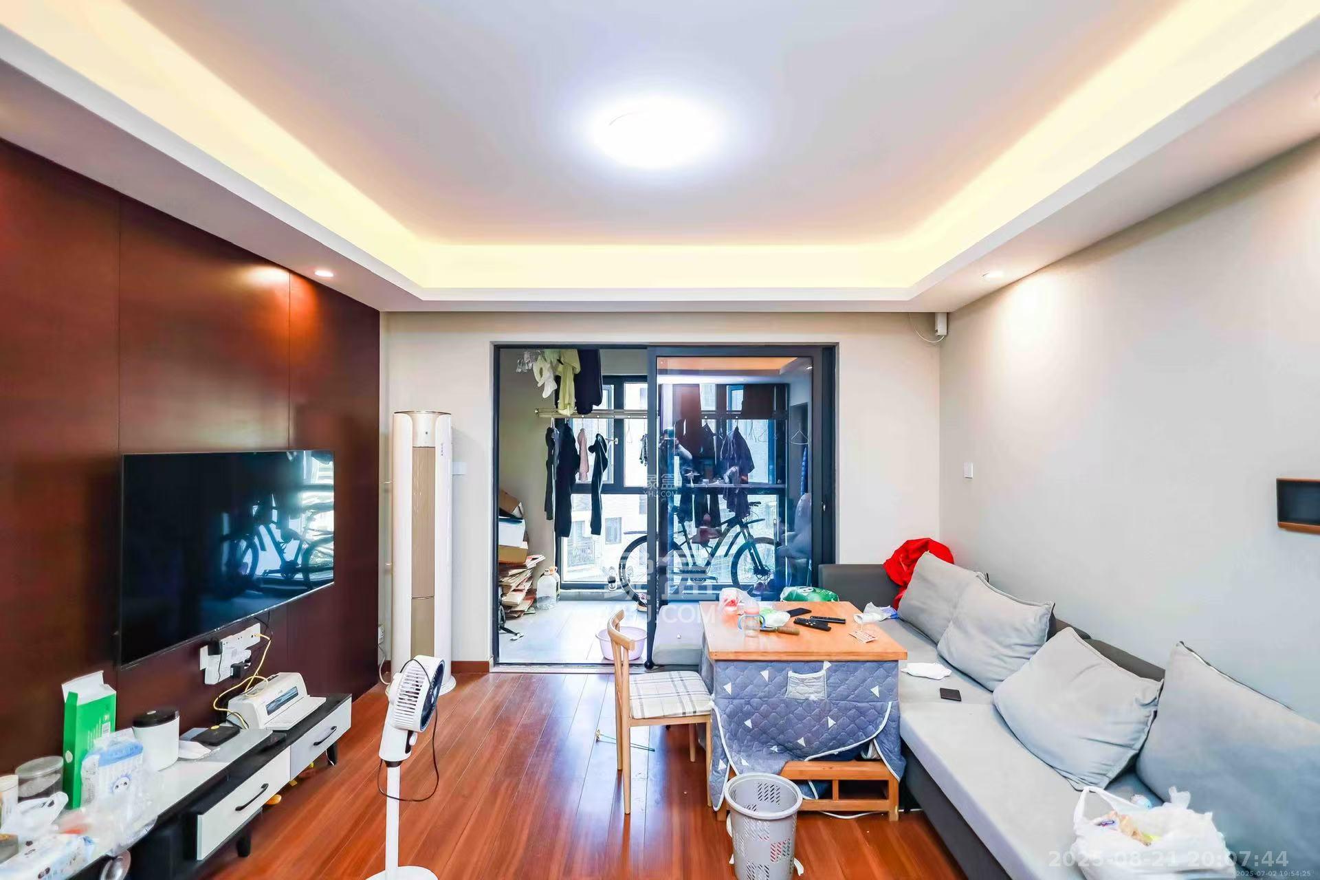 荣泰广场 3室2厅2卫 2800.0元/月 荣泰广场 3室2厅2卫 2800.0元/月室内图