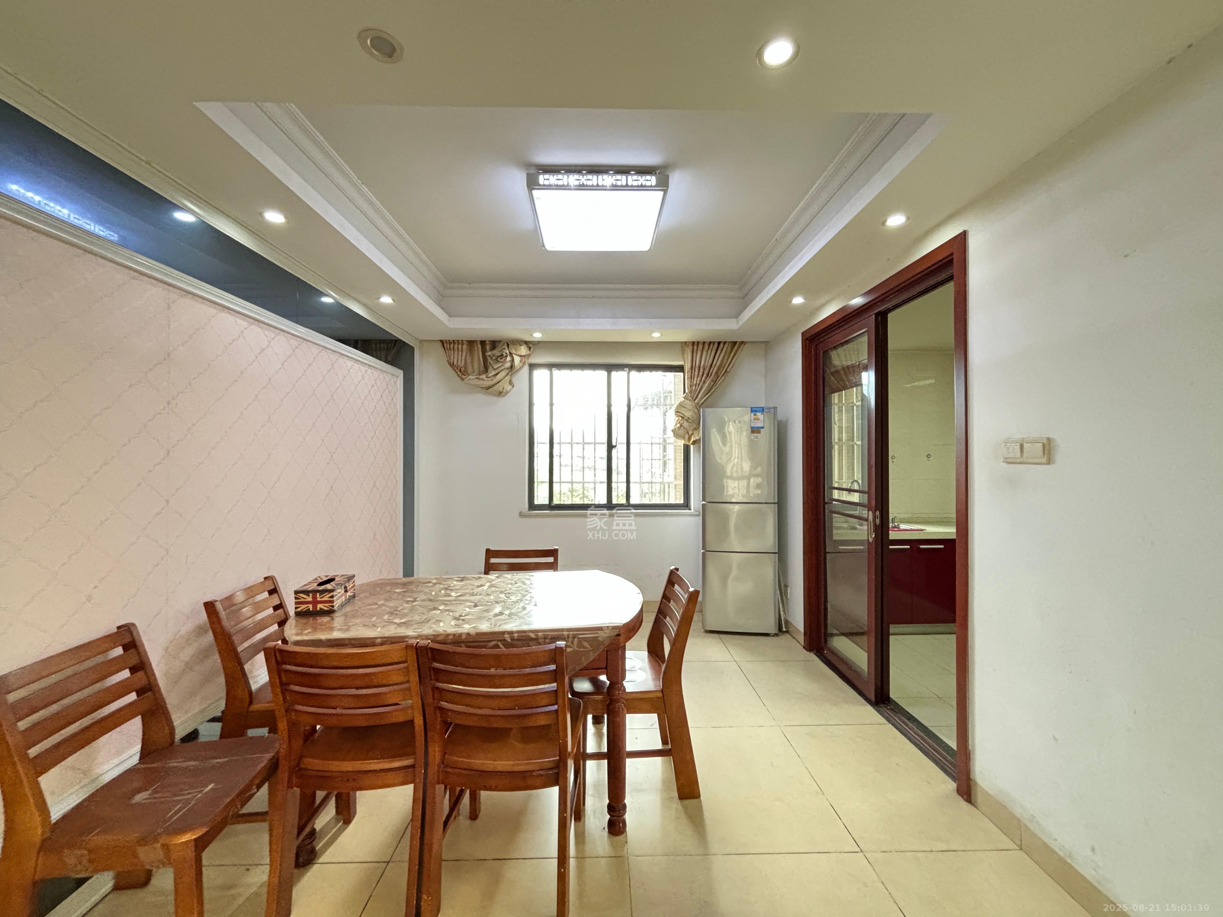 鑫天御景湾  3室2厅2卫    2800.0元/月室内图