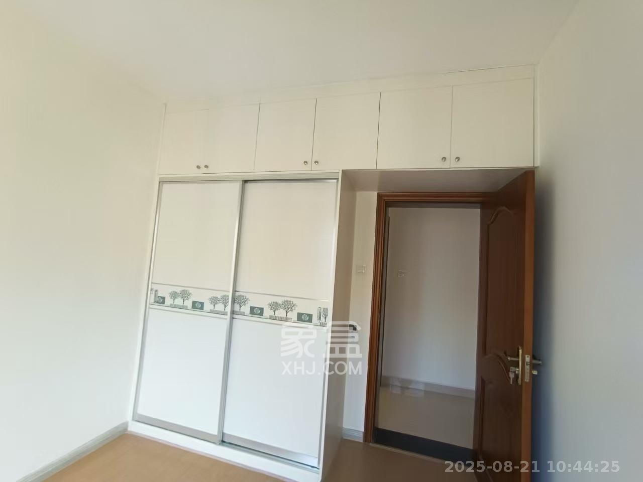 幸福庄园  4室2厅2卫   2200.00元/月室内图