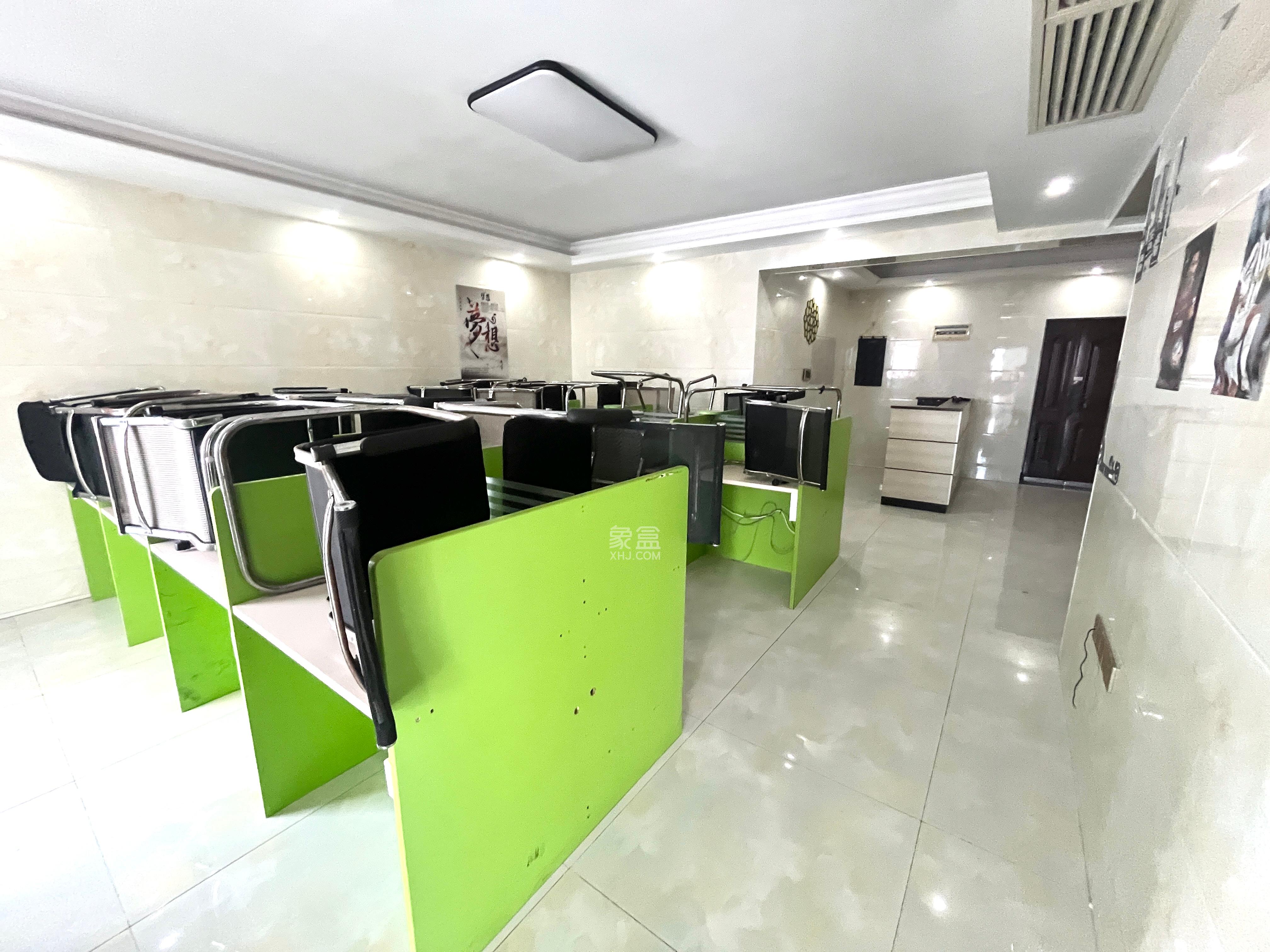 财富港湾(绿领大厦)  3室2厅2卫    3000.0元/月 财富港湾(绿领大厦)  3室2厅2卫    3000.0元/月室内图