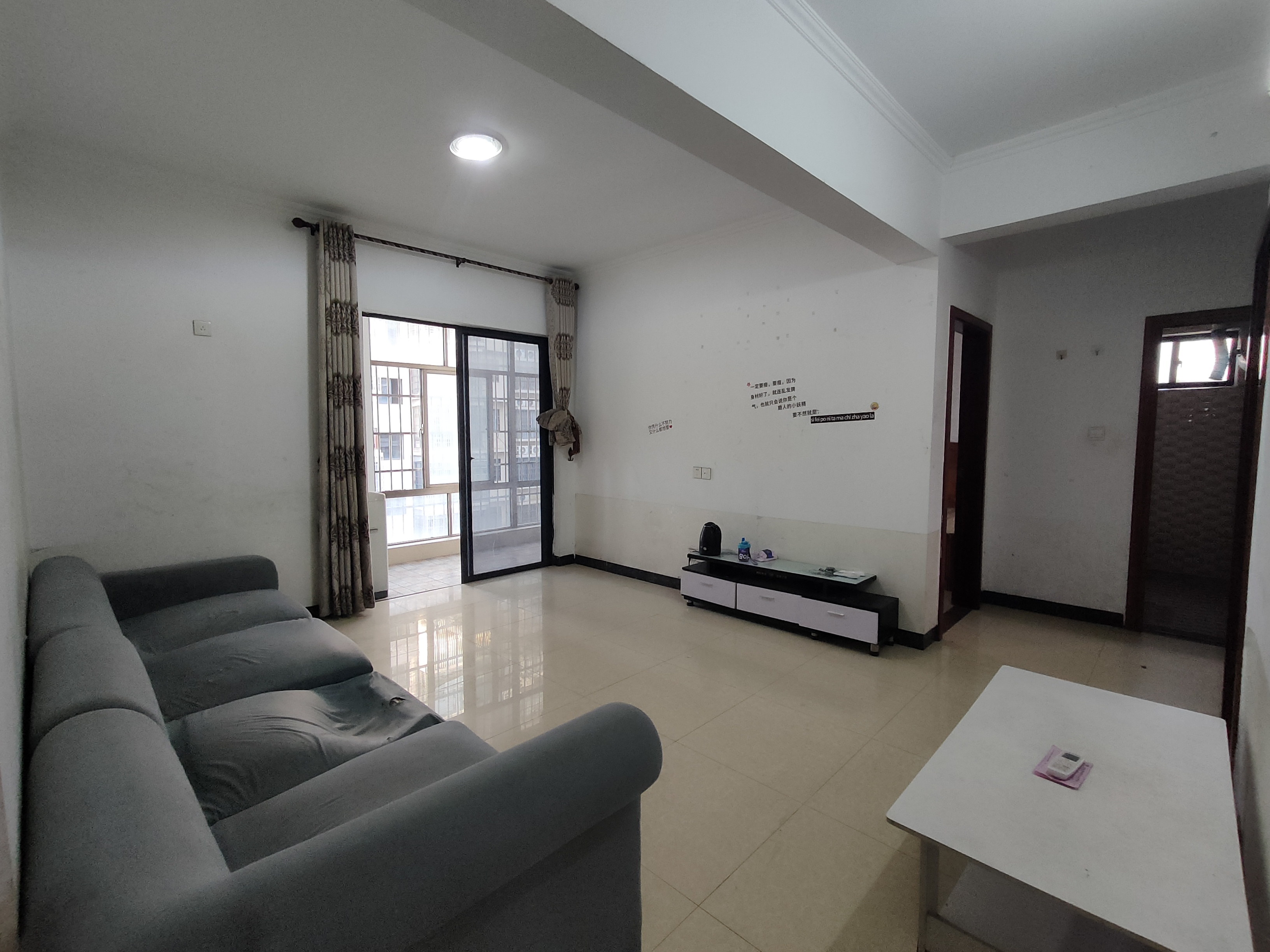 海糖小区一二期 3室2厅1卫 2000.0元/月 海糖小区一二期 3室2厅1卫 2000.0元/月室内图