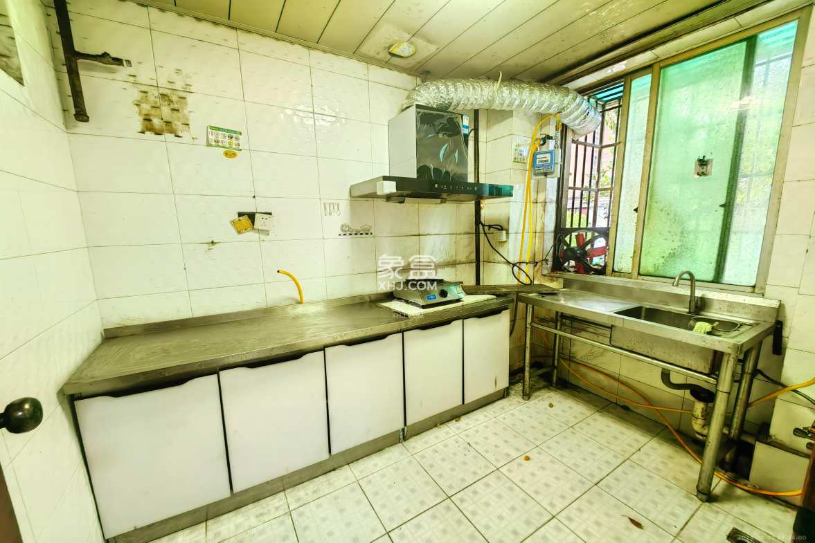 中南汽车世界 2室1厅1卫 1300.0元/月 中南汽车世界 2室1厅1卫 1300.0元/月室内图