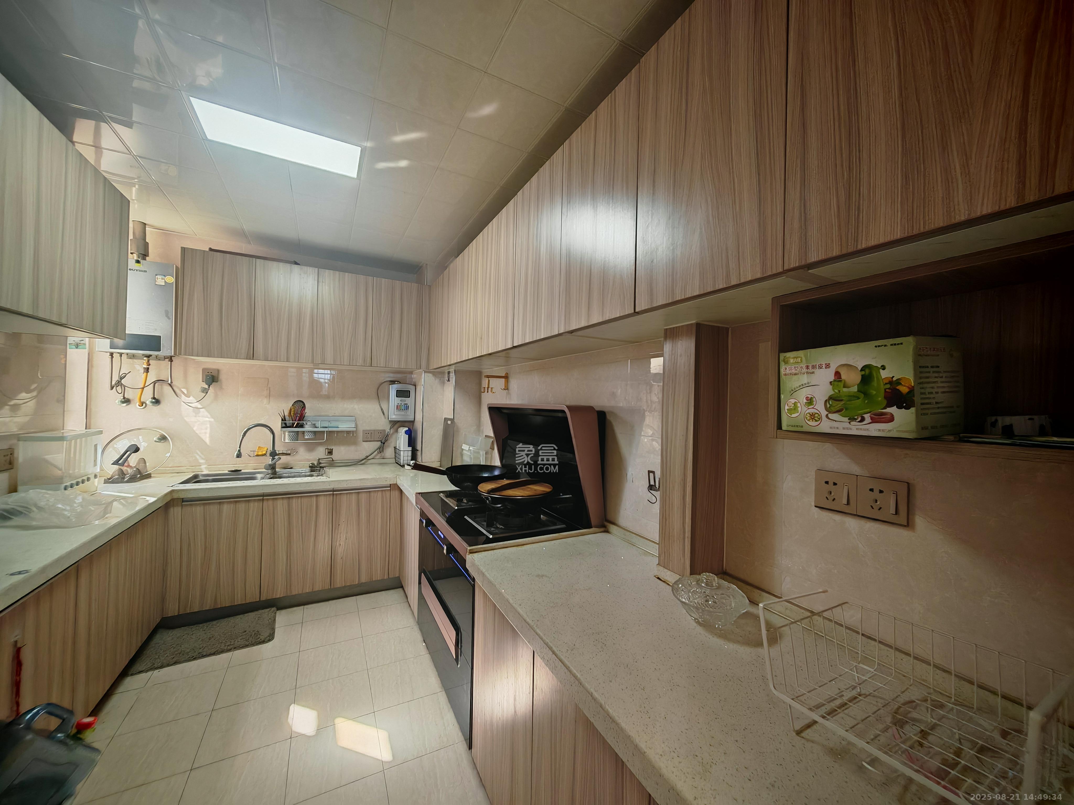 阳光晶城  4室2厅2卫    2400.0元/月室内图