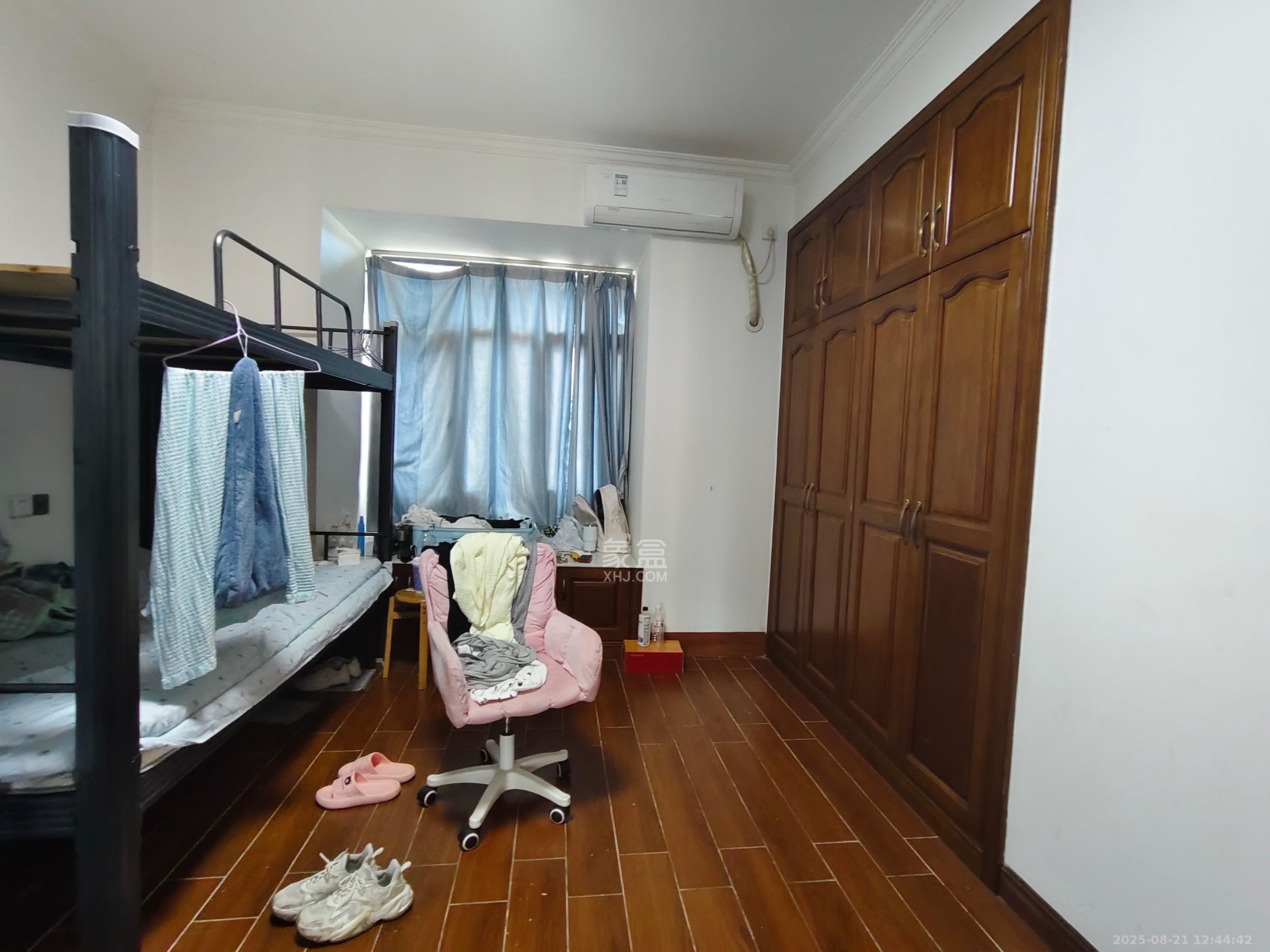 辉煌国际城二期  4室2厅2卫    2700.0元/月室内图