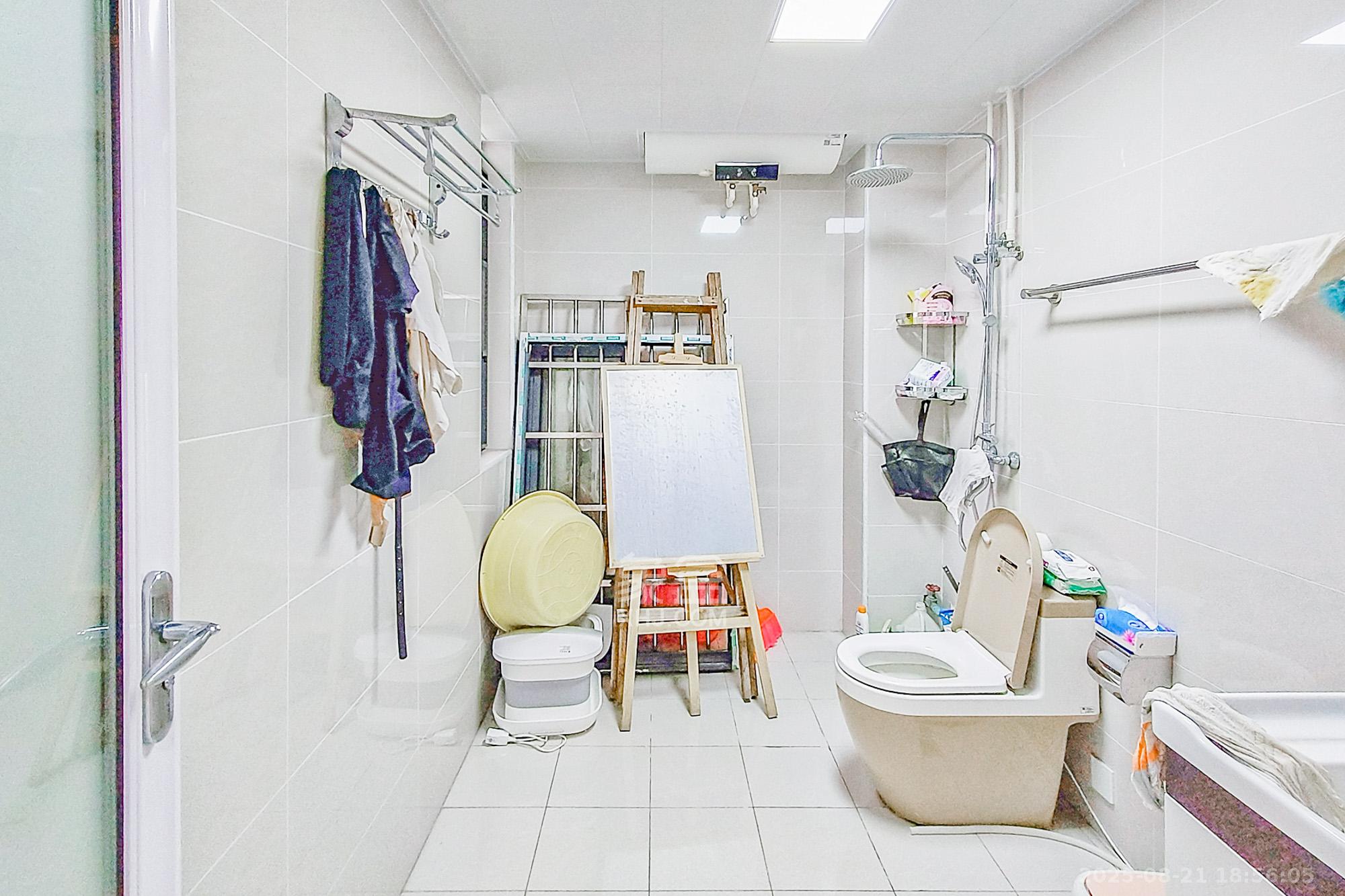 八方小区D区 4室2厅1卫 485.0万 八方小区D区 4室2厅1卫 485.0万卫生间