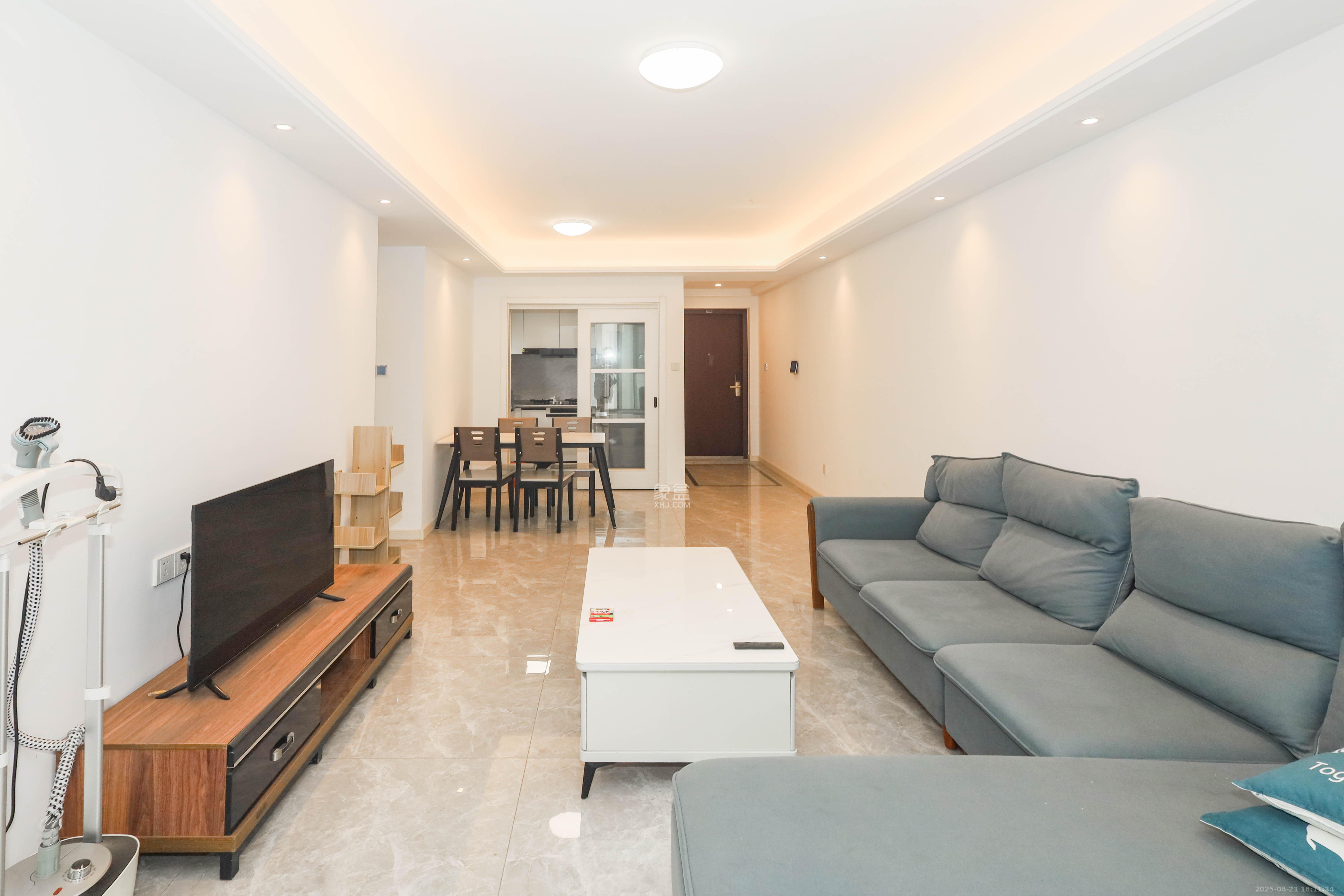 万科金色梦想C区  3室2厅1卫    107.0万客厅