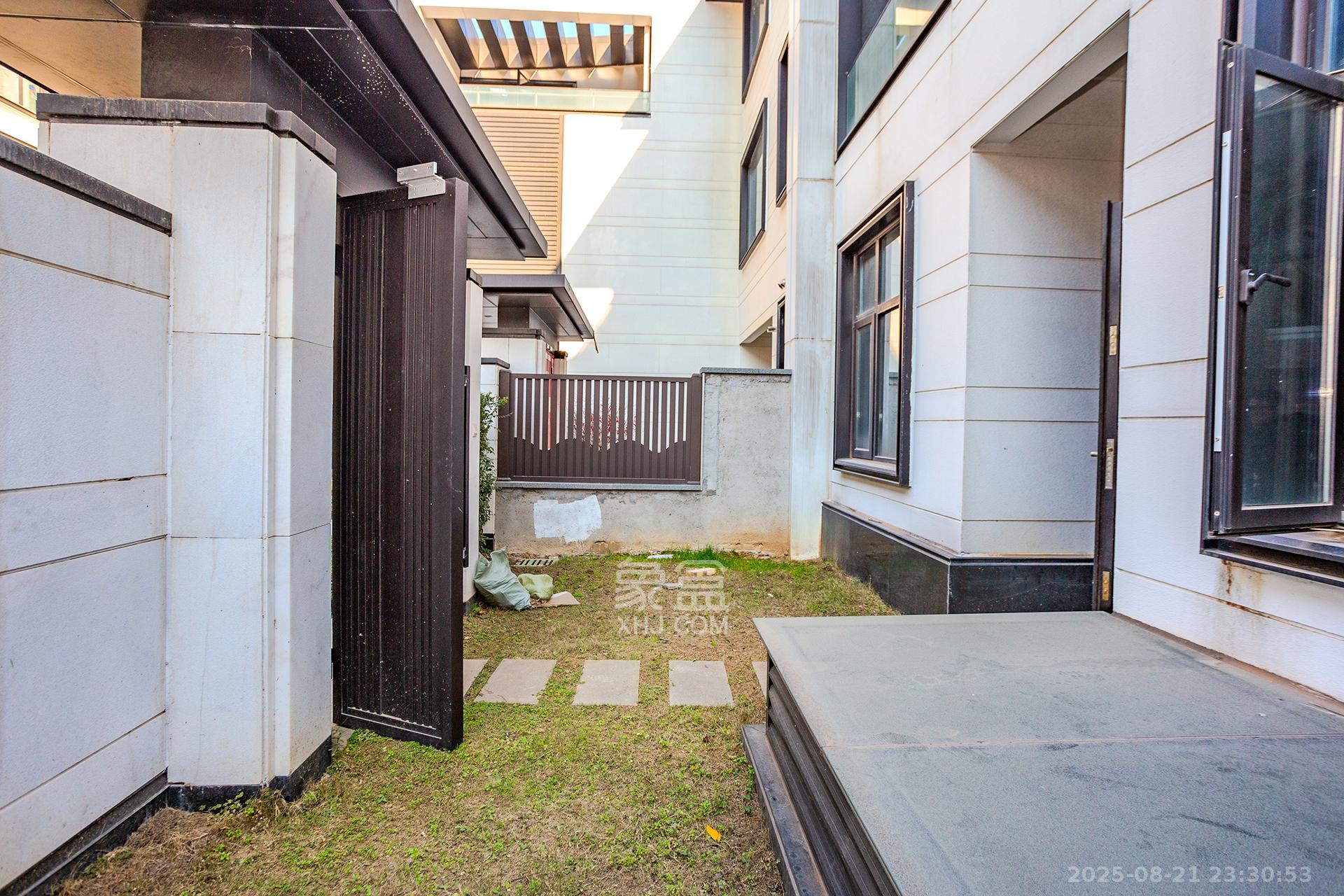 长房润和湘江玥 6室2厅4卫 700.0万 长房润和湘江玥 6室2厅4卫 700.0万其他