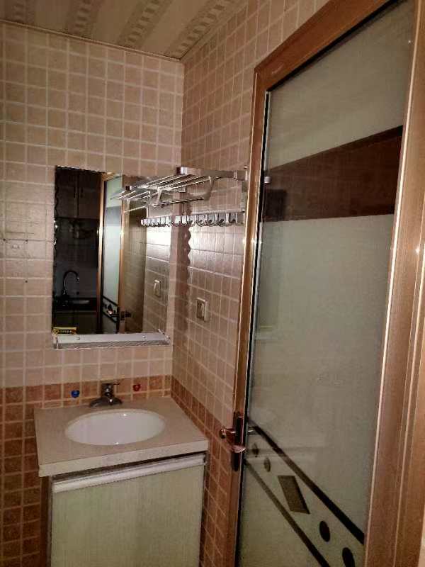 五洲富隆中心  1室1厅1卫    800.0元/月室内图