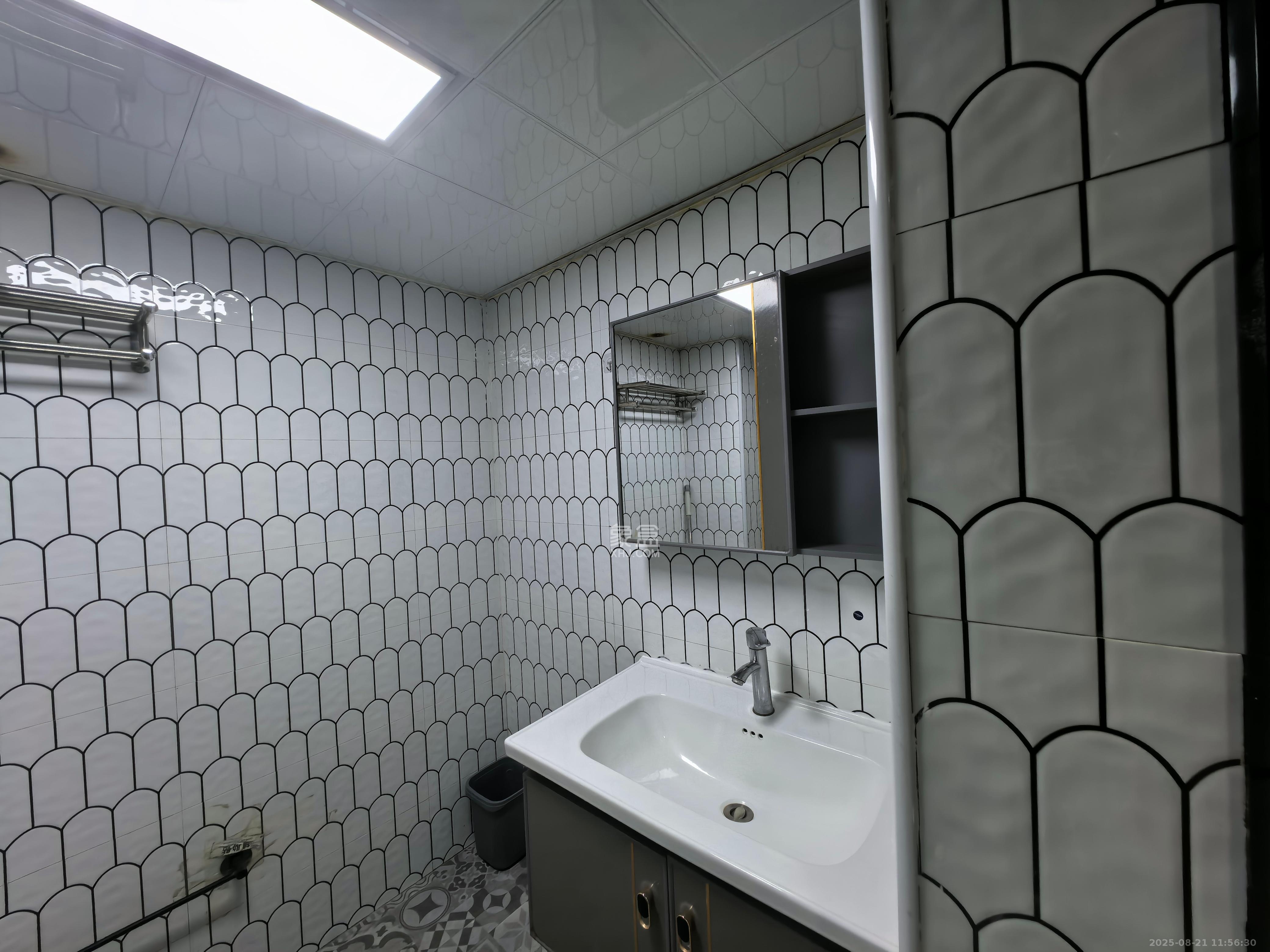 建发央玺(建发泱玺雅苑) 1室2厅1卫 2200.0元/月 建发央玺(建发泱玺雅苑) 1室2厅1卫 2200.0元/月室内图