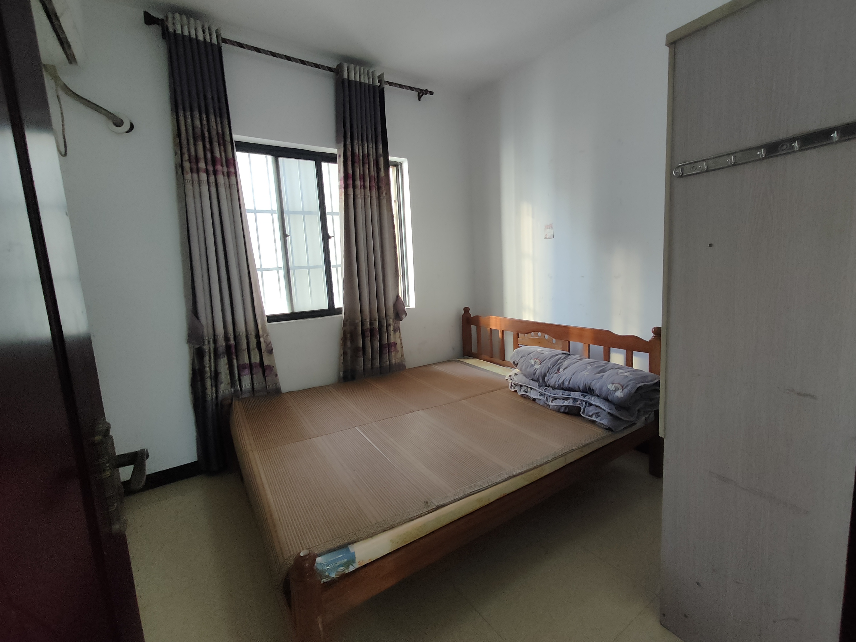 海糖小区一二期 3室2厅1卫 2000.0元/月 海糖小区一二期 3室2厅1卫 2000.0元/月室内图