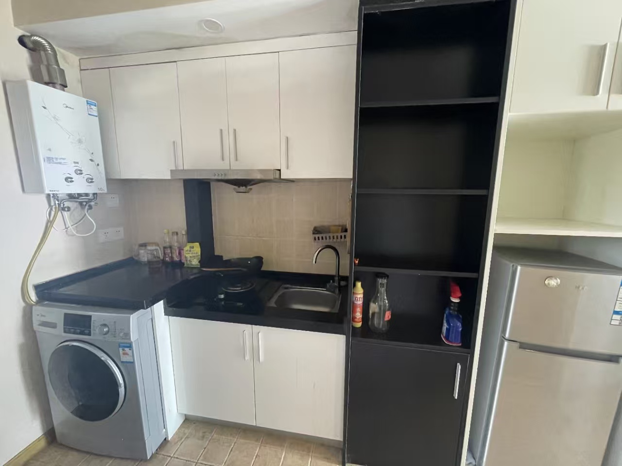 阳光青年城  1室1厅1卫    900.0元/月 阳光青年城  1室1厅1卫    900.0元/月室内图