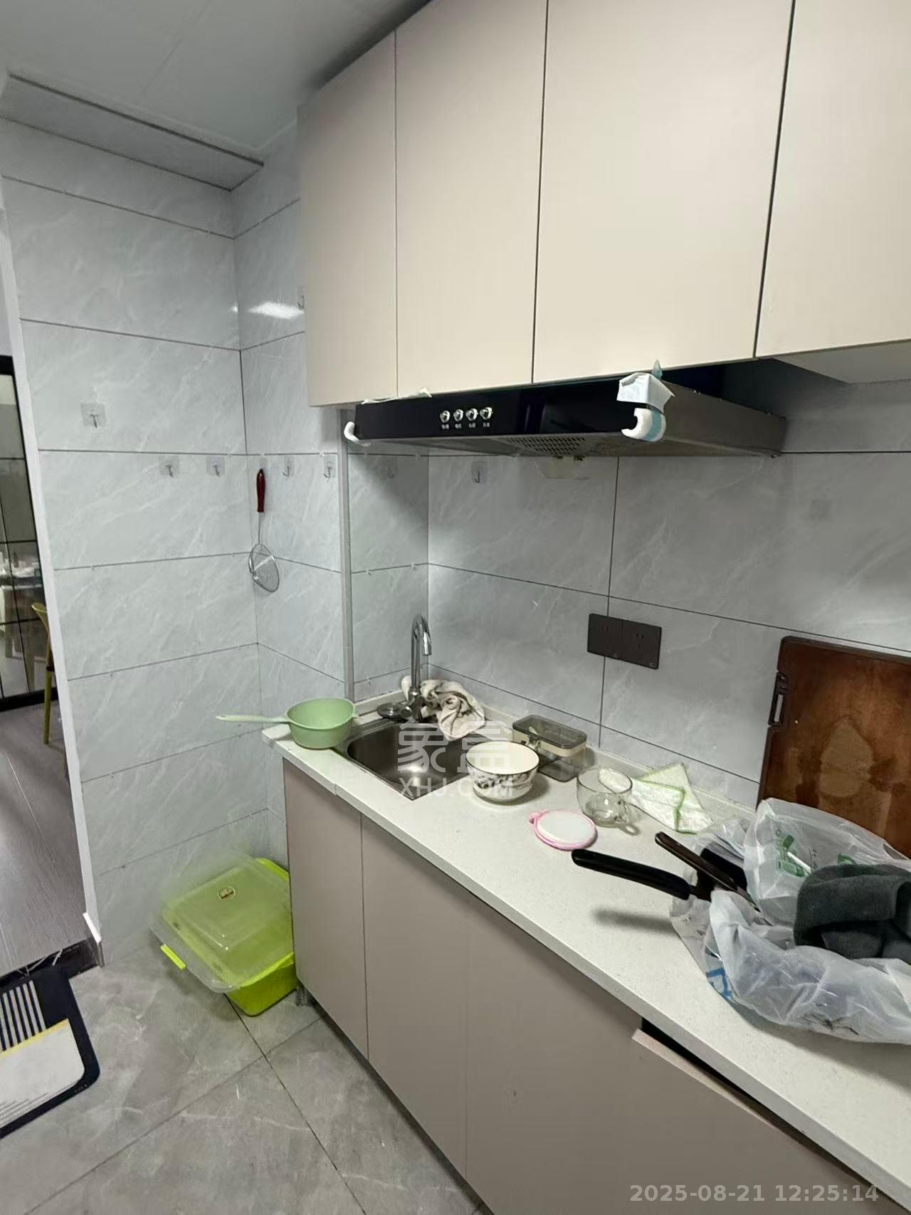 麓谷新干线  1室0厅0卫    1500.0元/月室内图