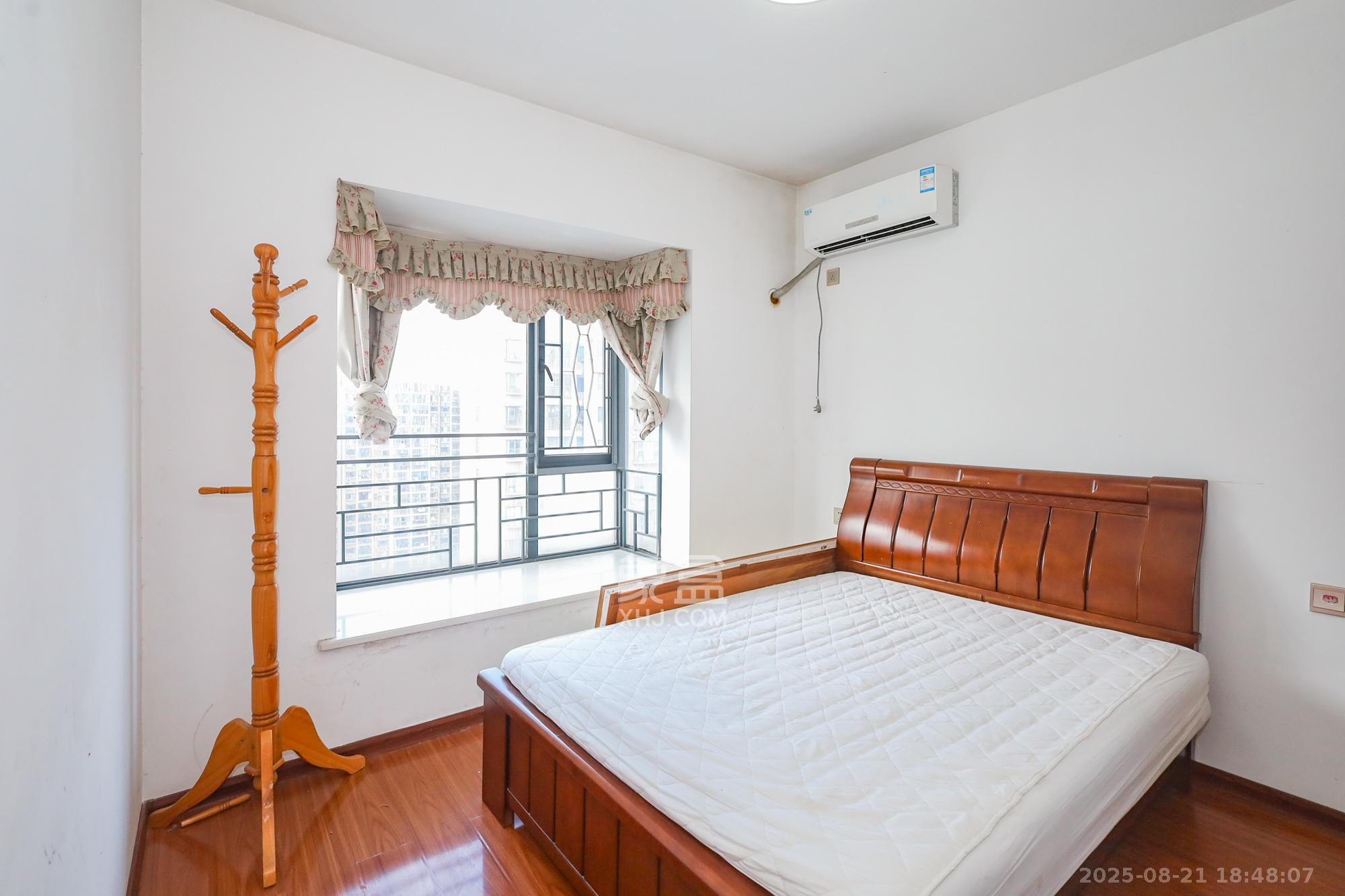 钰龙天下一期  4室2厅2卫    300.0万 钰龙天下一期  4室2厅2卫    300.0万卧室