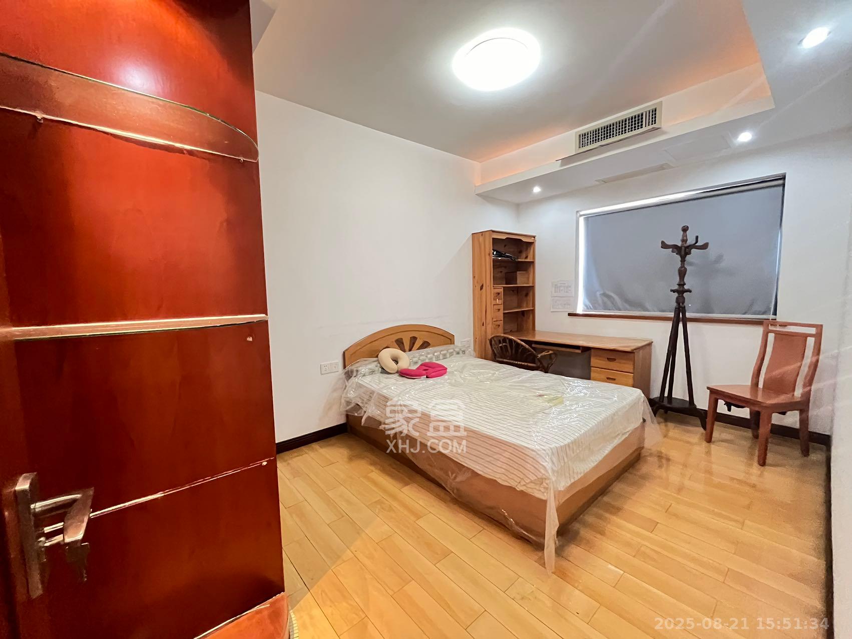 阳光100一期、四五期  4室2厅1卫    5000.0元/月 阳光100一期、四五期  4室2厅1卫    5000.0元/月室内图