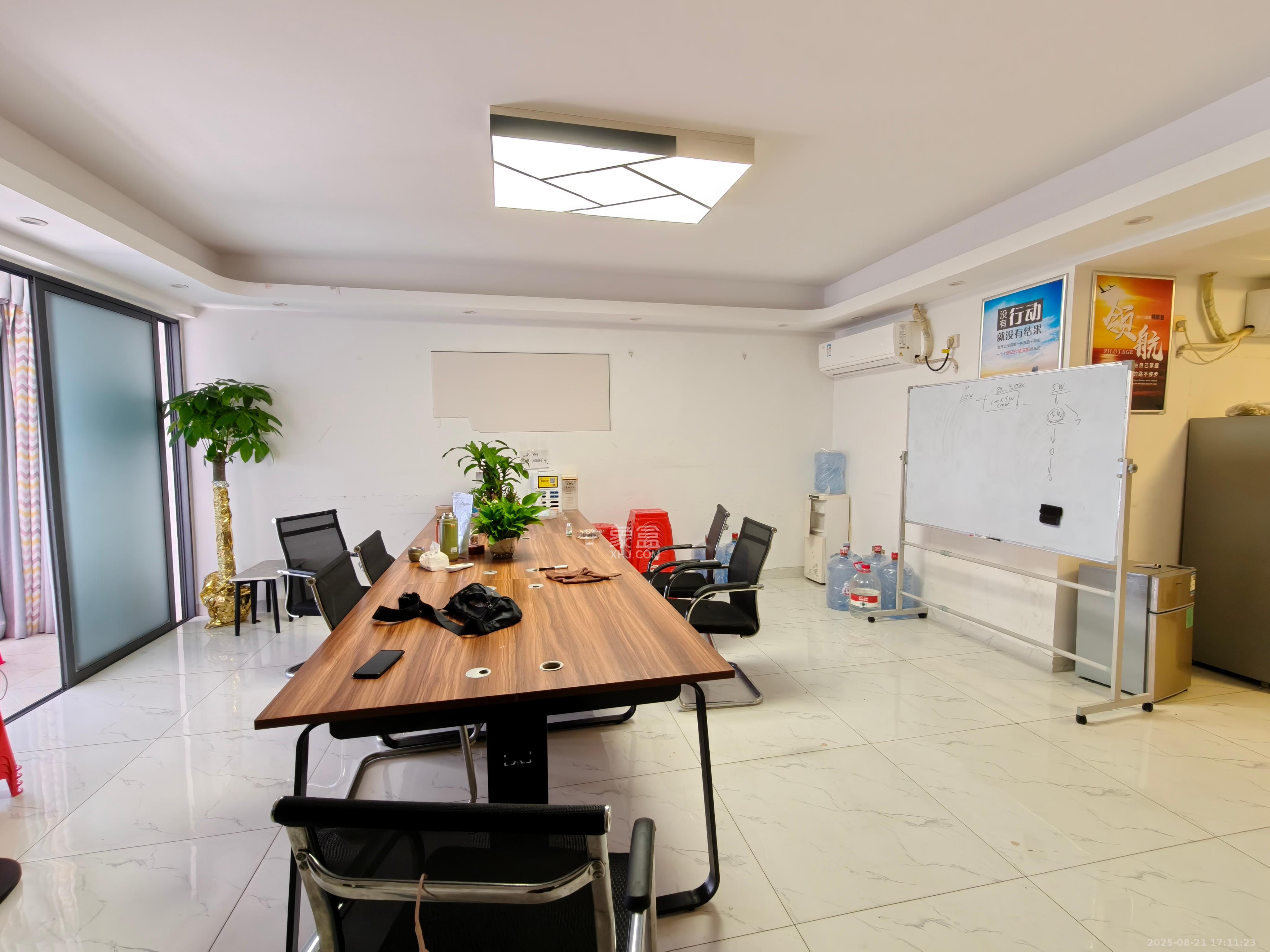 财富港湾(绿领大厦)  3室2厅2卫    3200.0元/月 财富港湾(绿领大厦)  3室2厅2卫    3200.0元/月室内图