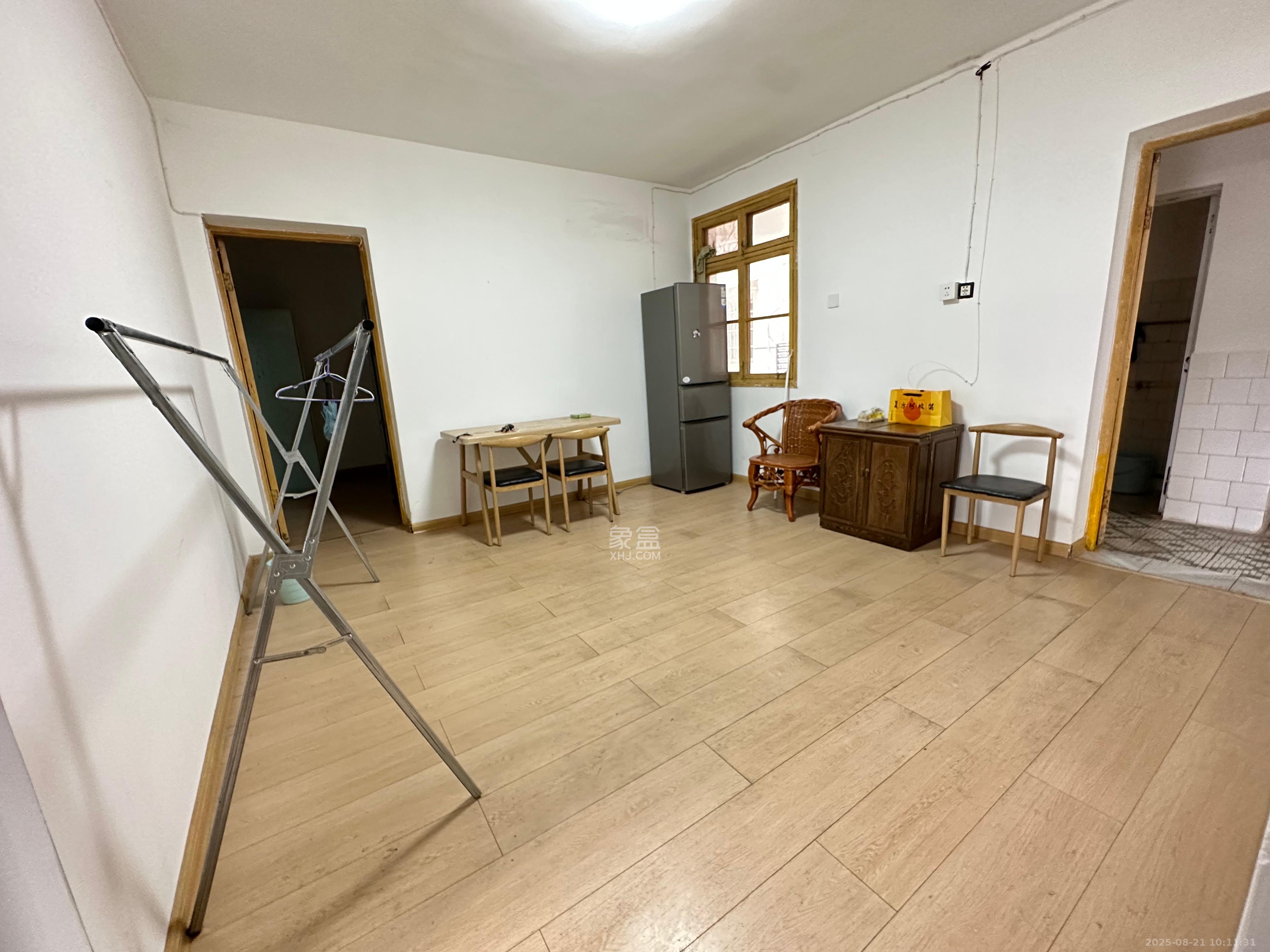 三兴街烟草专卖局宿舍 2室2厅1卫 2000.0元/月 三兴街烟草专卖局宿舍 2室2厅1卫 2000.0元/月室内图