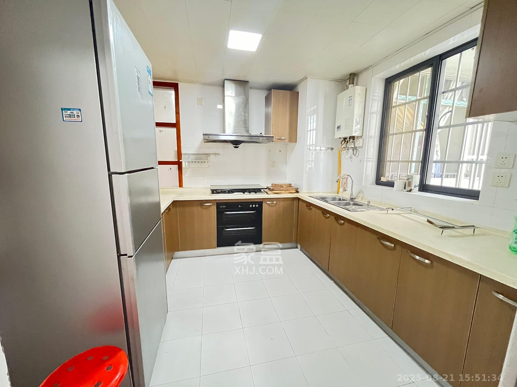 阳光100一期、四五期  4室2厅1卫    5000.0元/月 阳光100一期、四五期  4室2厅1卫    5000.0元/月室内图