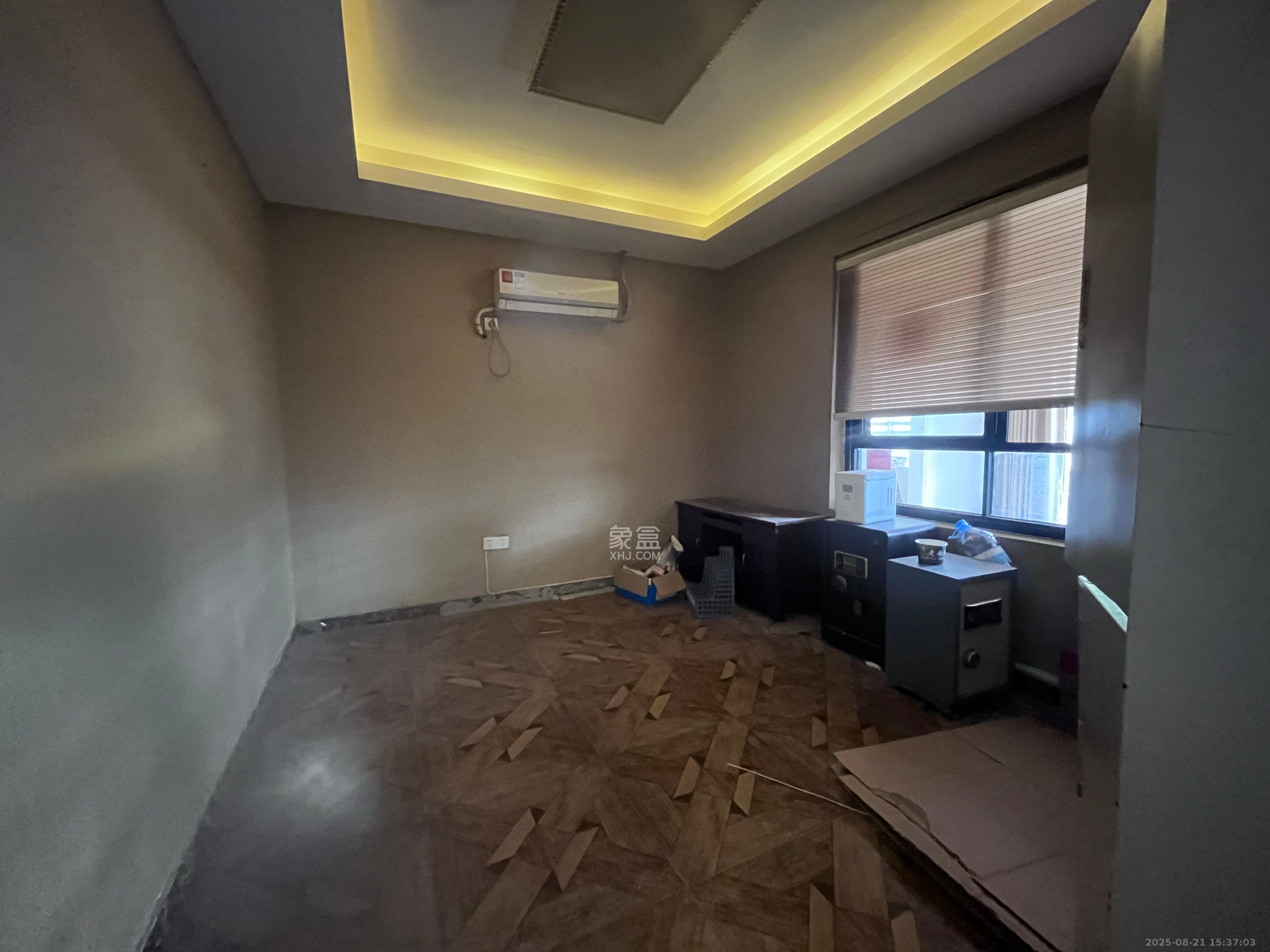 锦湘国际星城三期(锦绣苑)  4室2厅2卫    15000.0元/月 锦湘国际星城三期(锦绣苑)  4室2厅2卫    15000.0元/月室内图