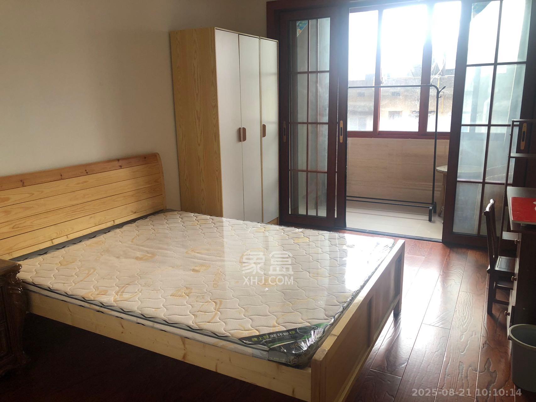 寿星街社区 4室2厅1卫 2600.0元/月 寿星街社区 4室2厅1卫 2600.0元/月室内图