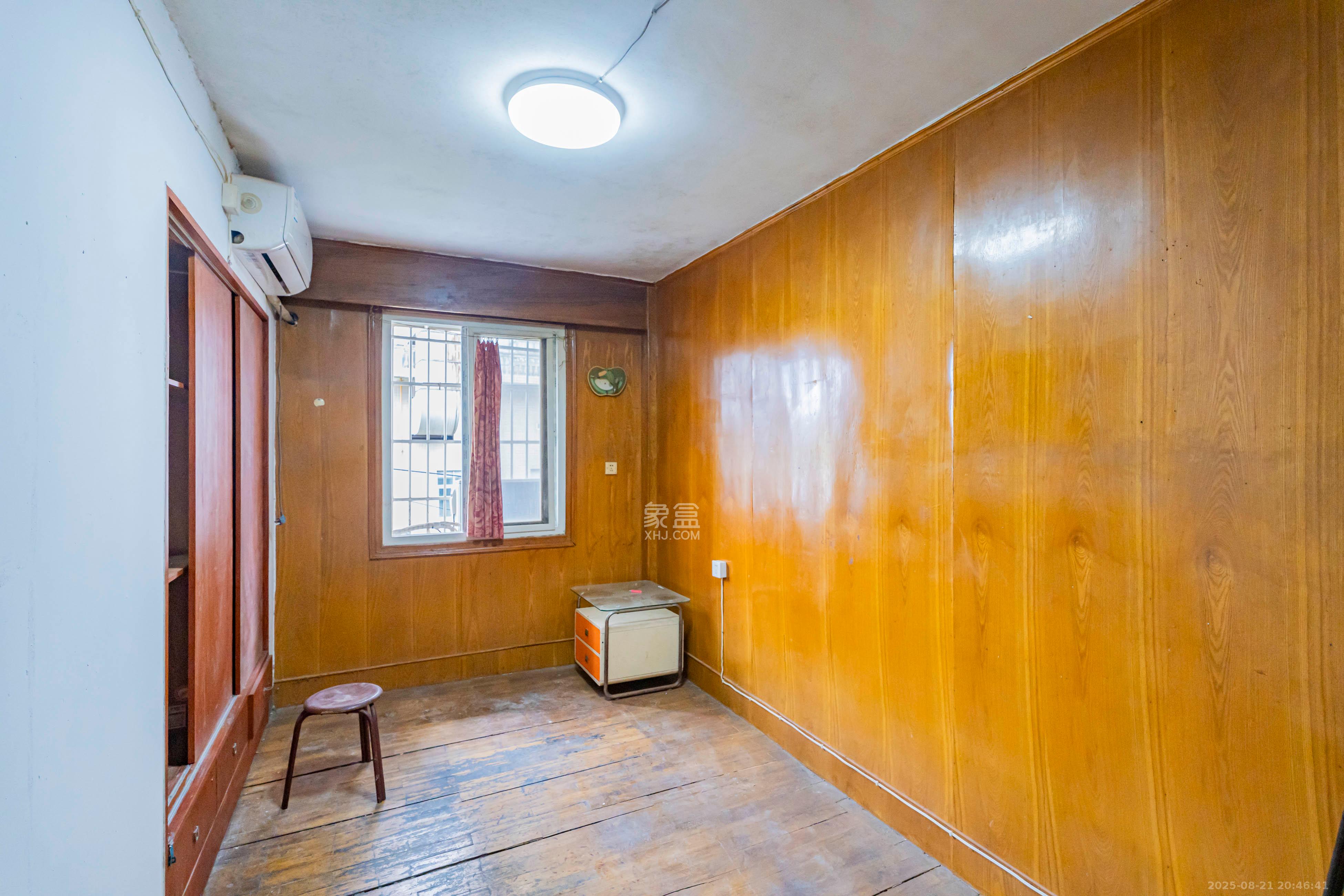 通泰街商居楼  3室1厅1卫    88.0万卧室