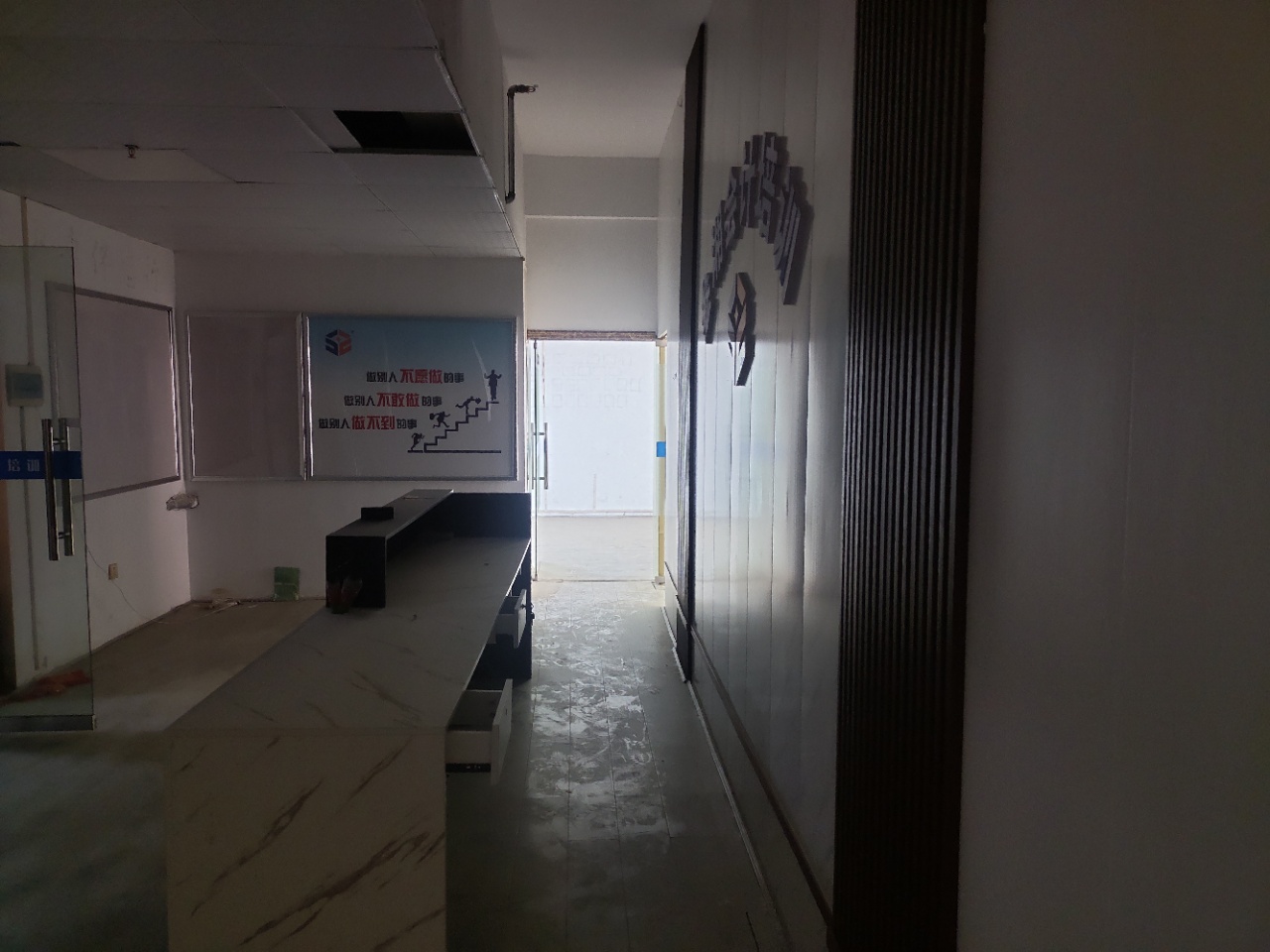 锦宇国际 1室1厅1卫 29.8万 锦宇国际 1室1厅1卫 29.8万客厅