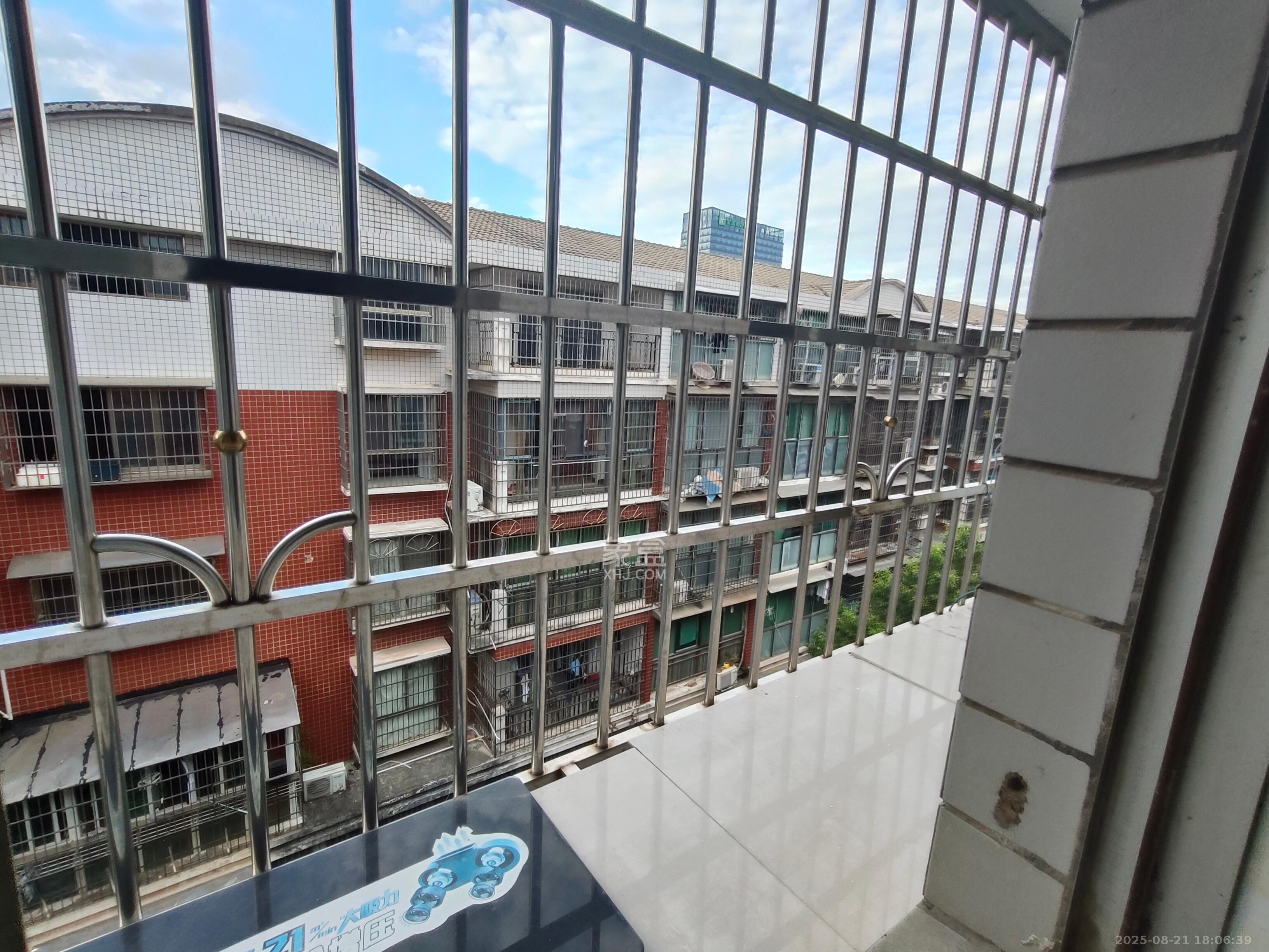 湘绣城 2室1厅1卫 800.0元/月 湘绣城 2室1厅1卫 800.0元/月室内图