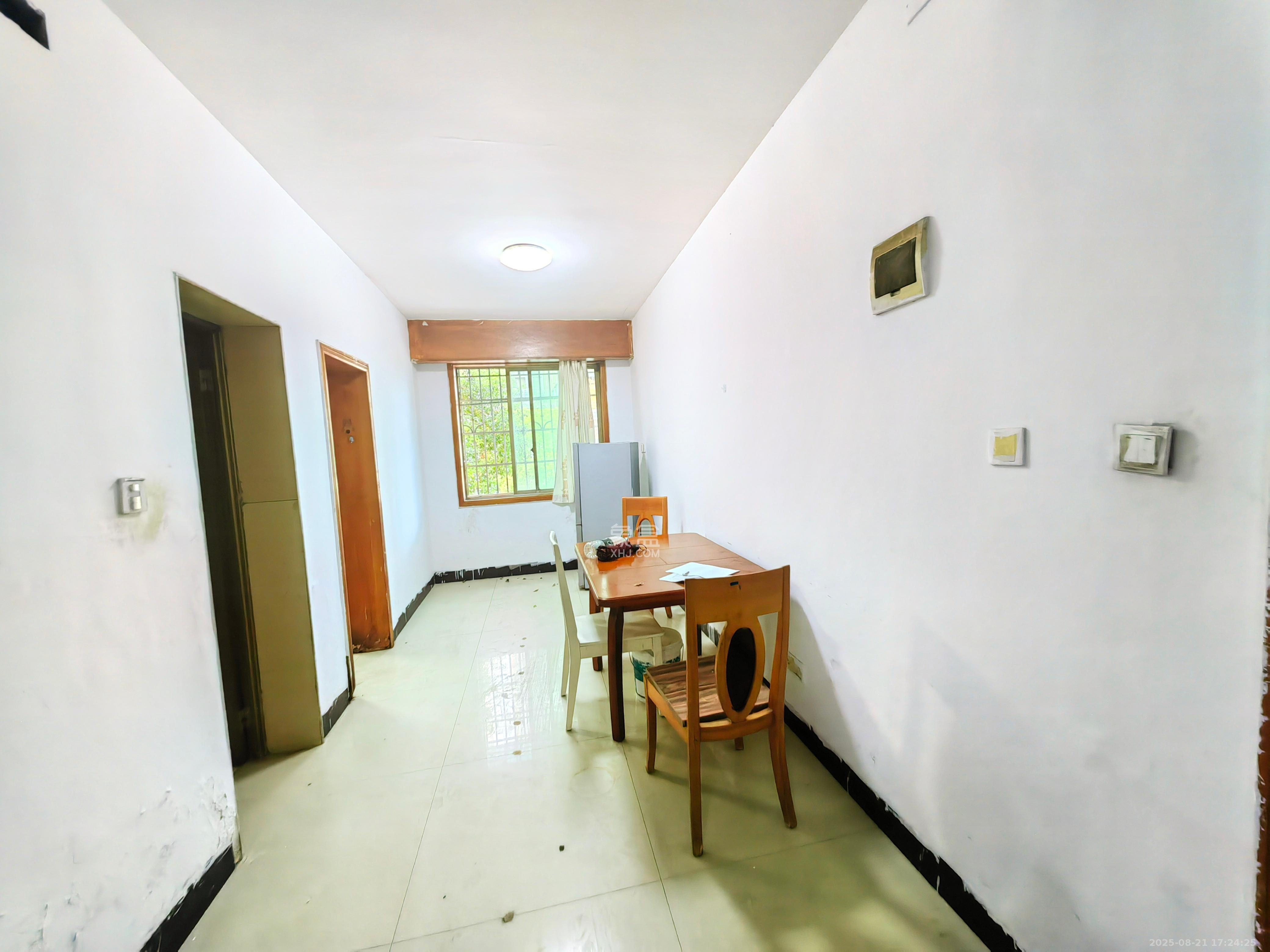 中南汽车世界  2室1厅1卫    1300.0元/月室内图