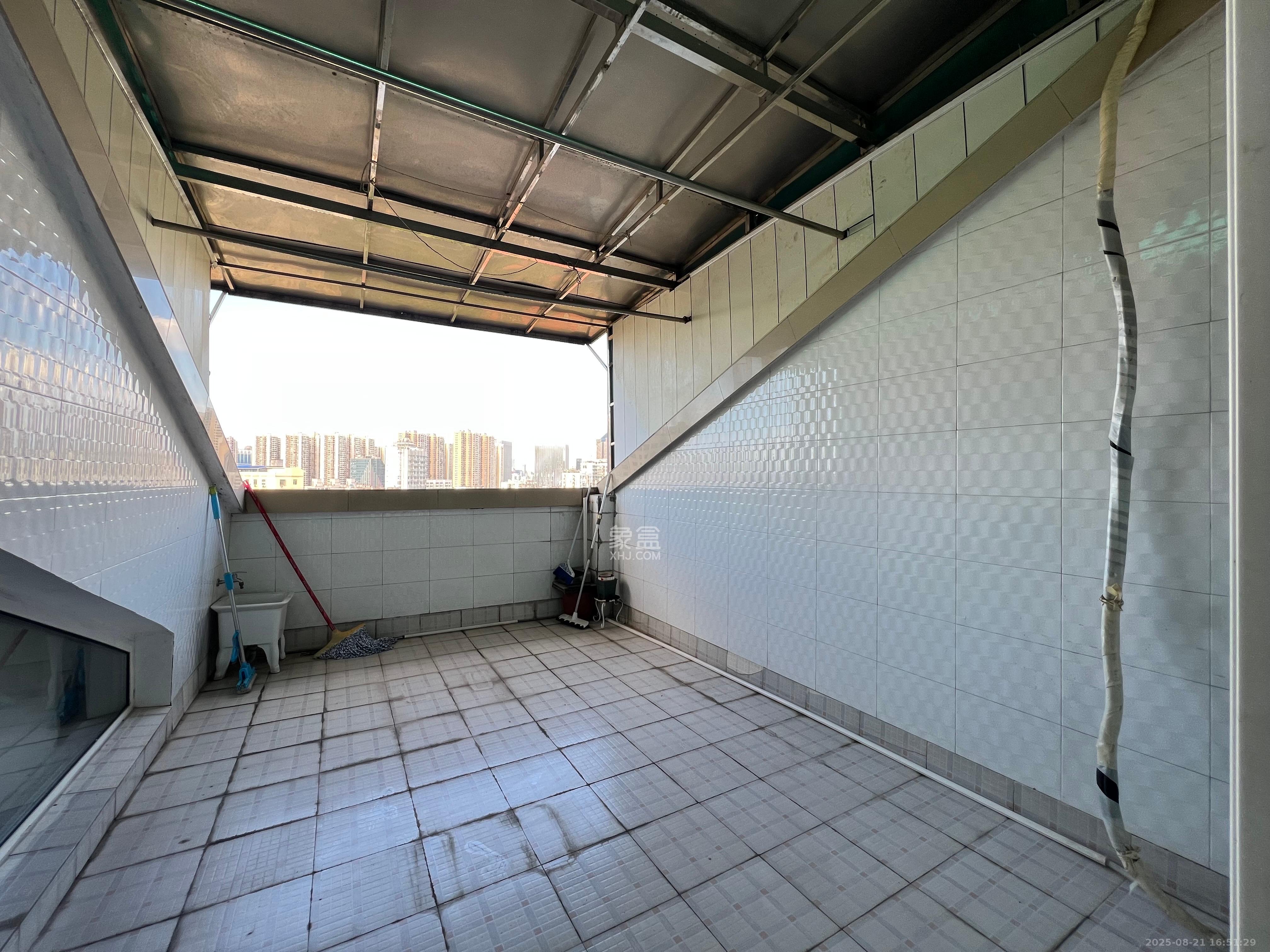 鸿铭中心  1室0厅0卫    3500.0元/月室内图