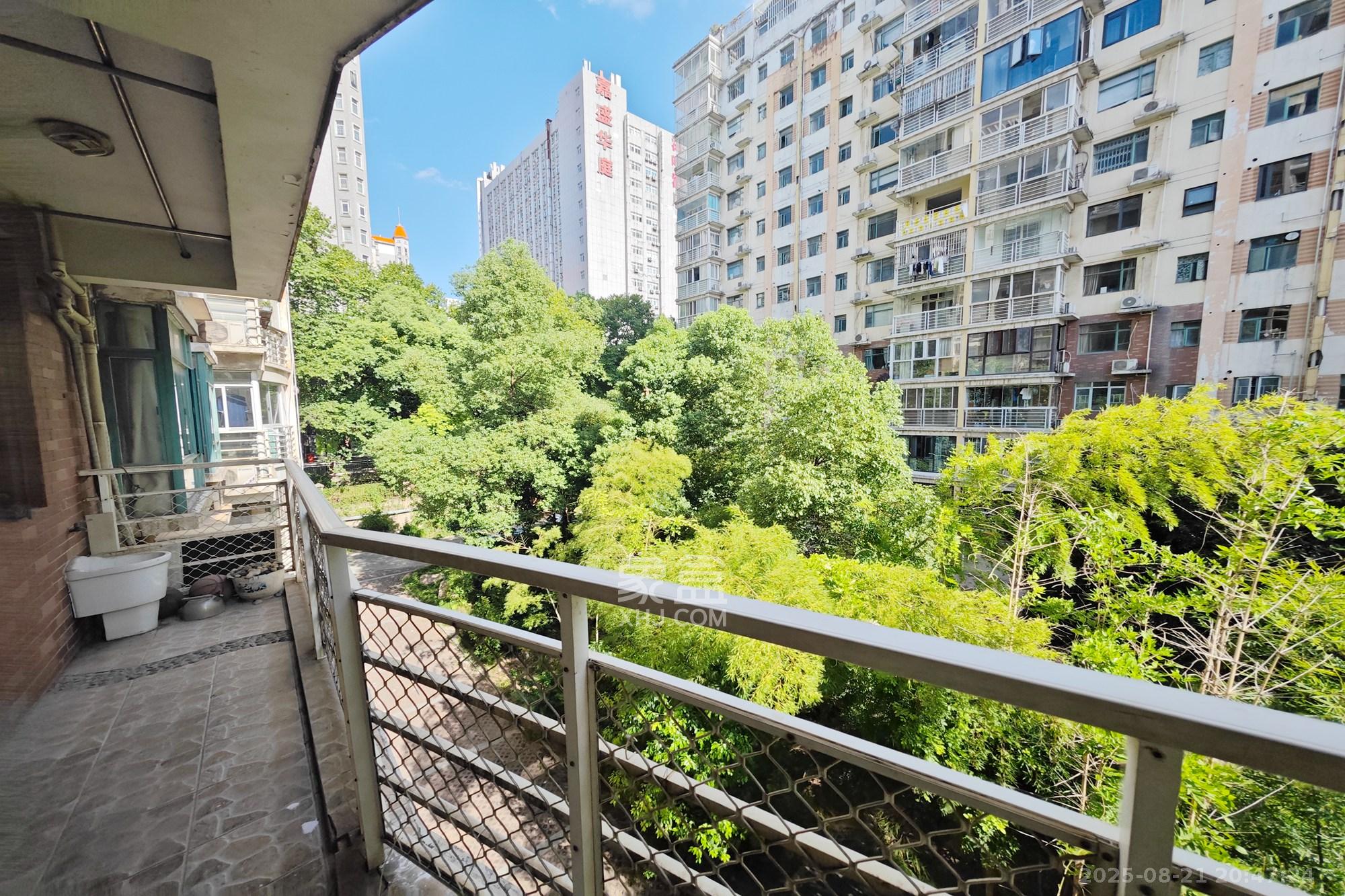 美林景园  3室2厅2卫   123.00万阳台