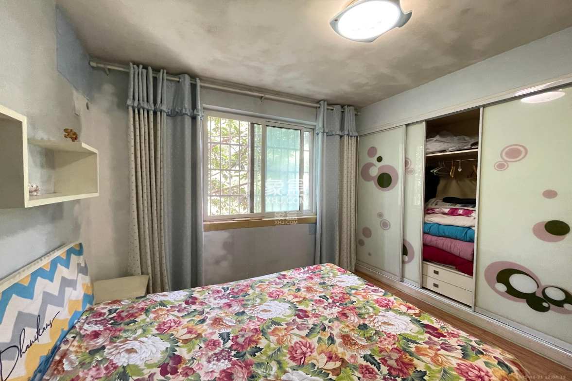 东岸锦城(东方人家)  3室2厅1卫    1800.0元/月 东岸锦城(东方人家)  3室2厅1卫    1800.0元/月室内图